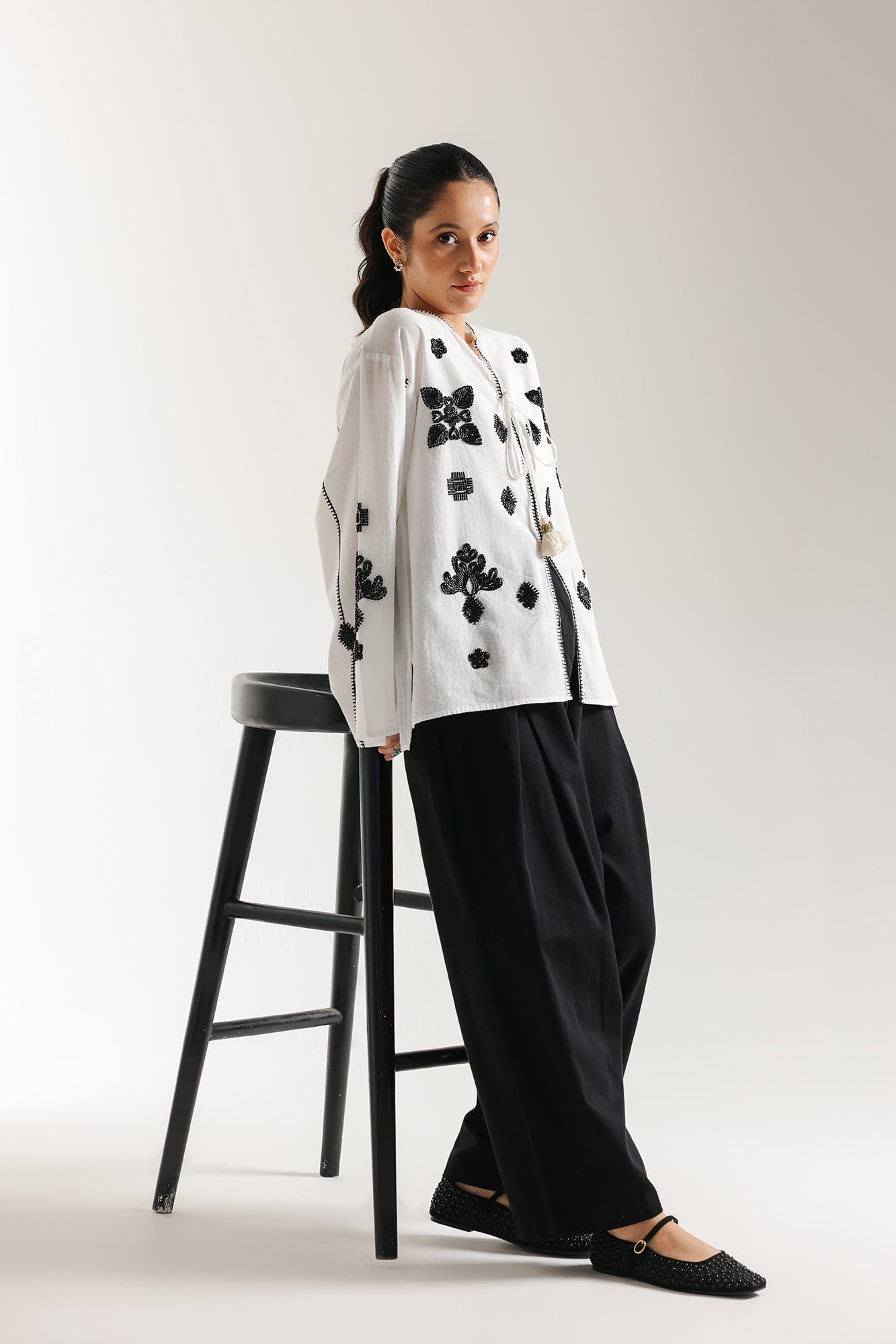 EMBROIDERED TOP (E0523/101/002)