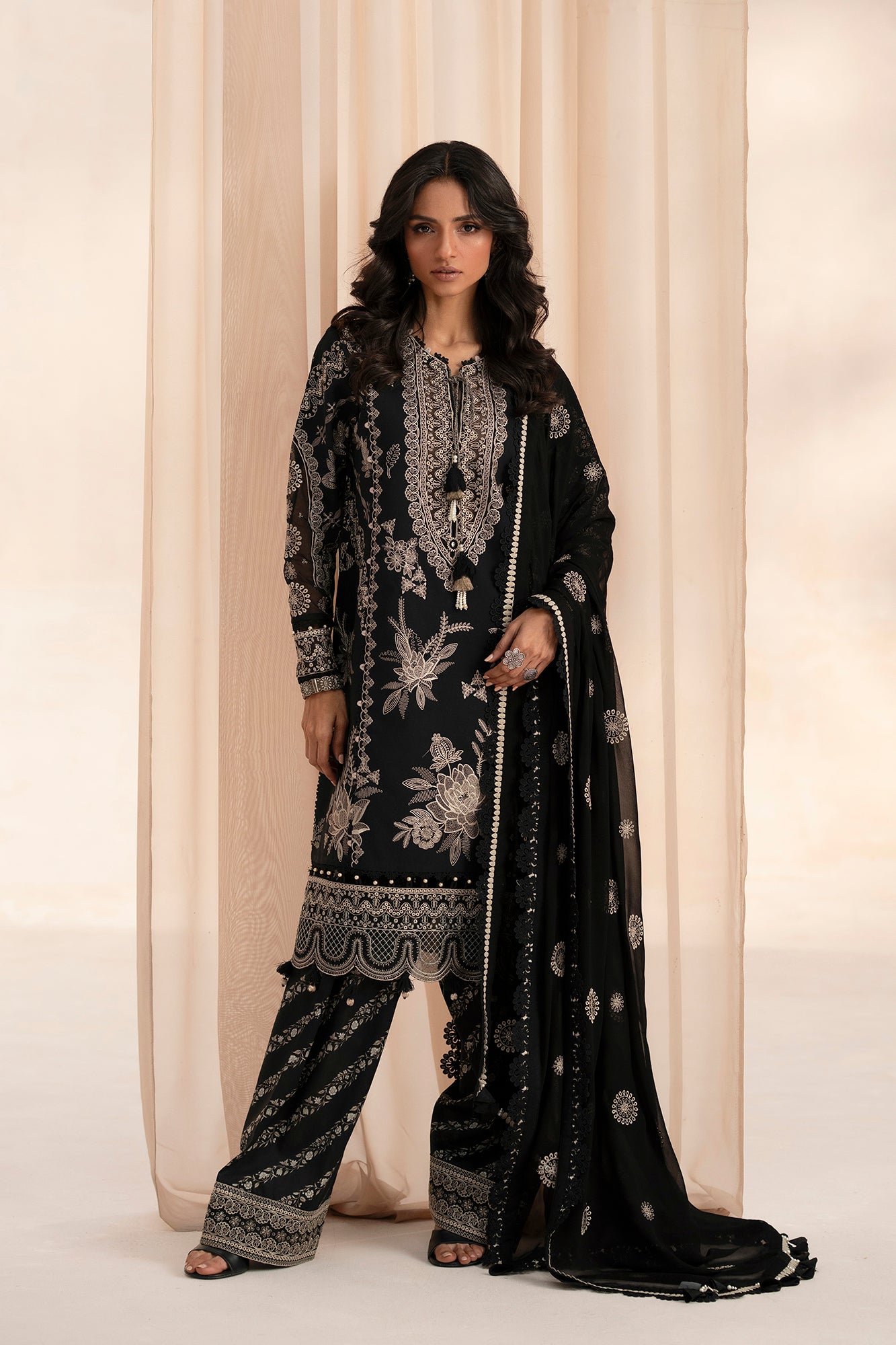 EMBROIDERED SUIT (E0526/203/902)