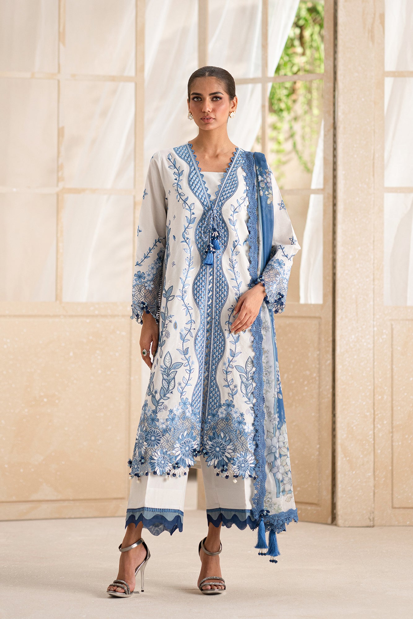 EMBROIDERED LAWN SUIT (E0541/203/003)