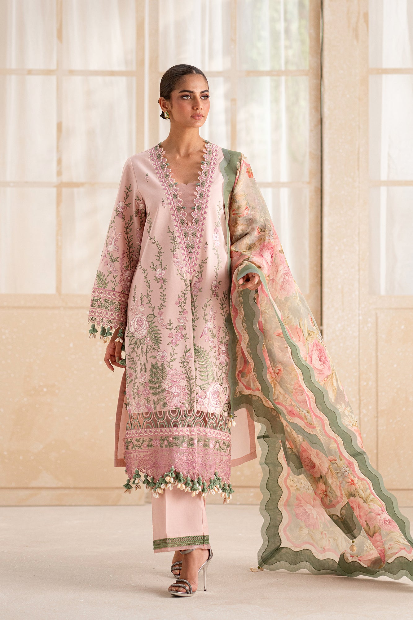 EMBROIDERED LAWN SUIT (E0543/203/329)