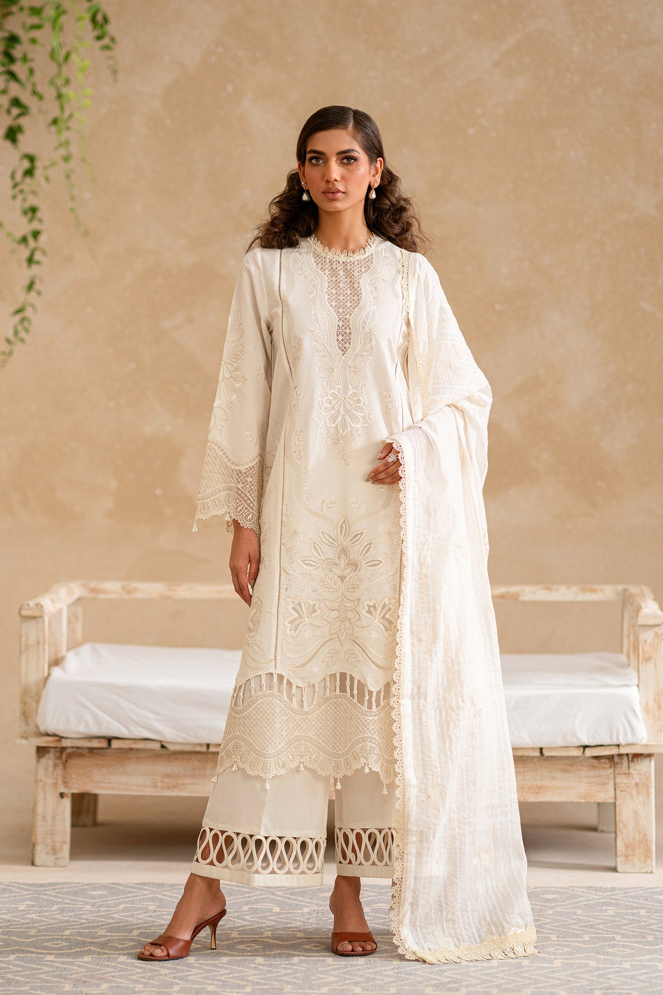 EMBROIDERED LAWN SUIT (E0544/203/005)