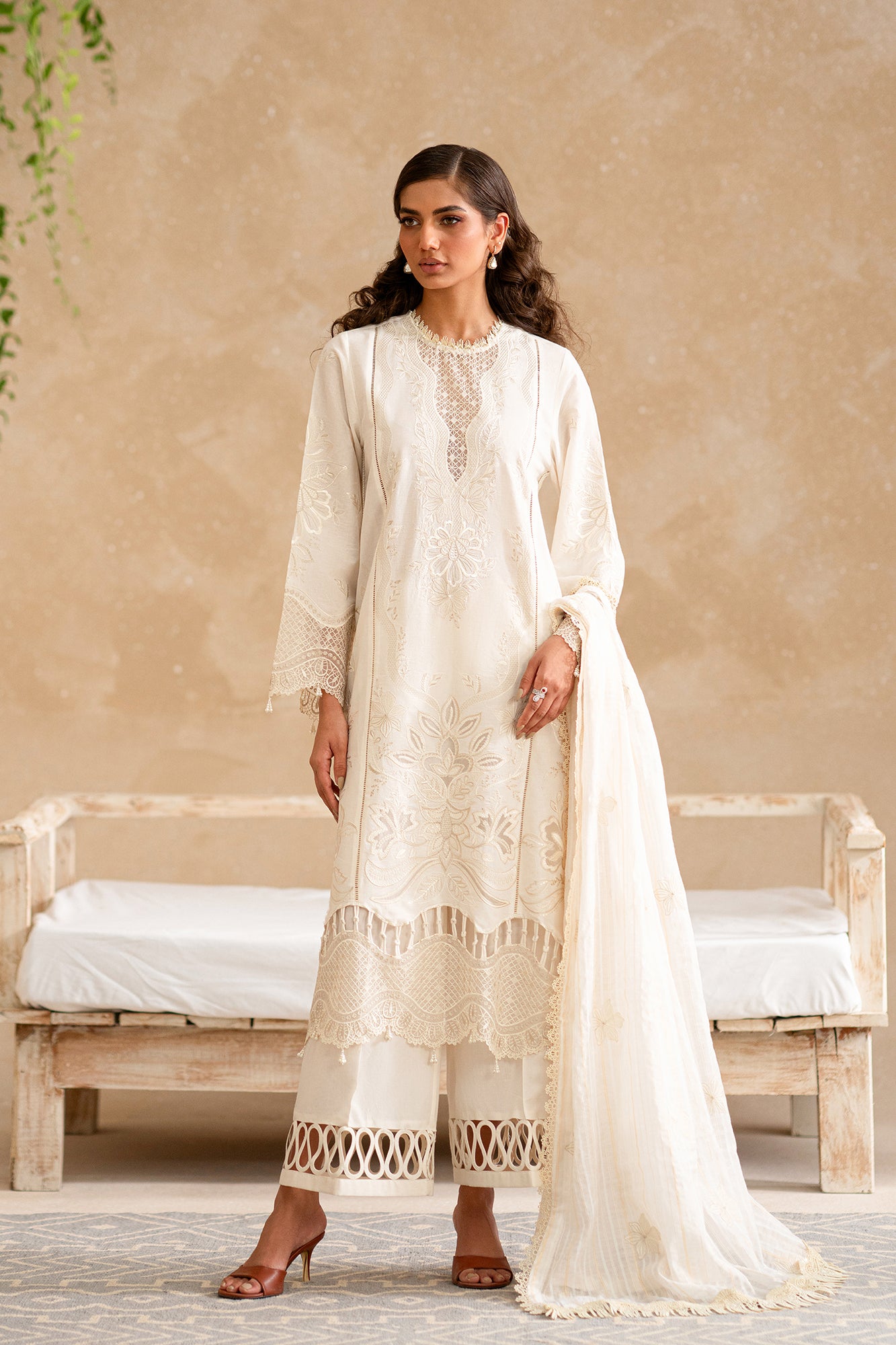 EMBROIDERED LAWN SUIT (E0544/203/005)