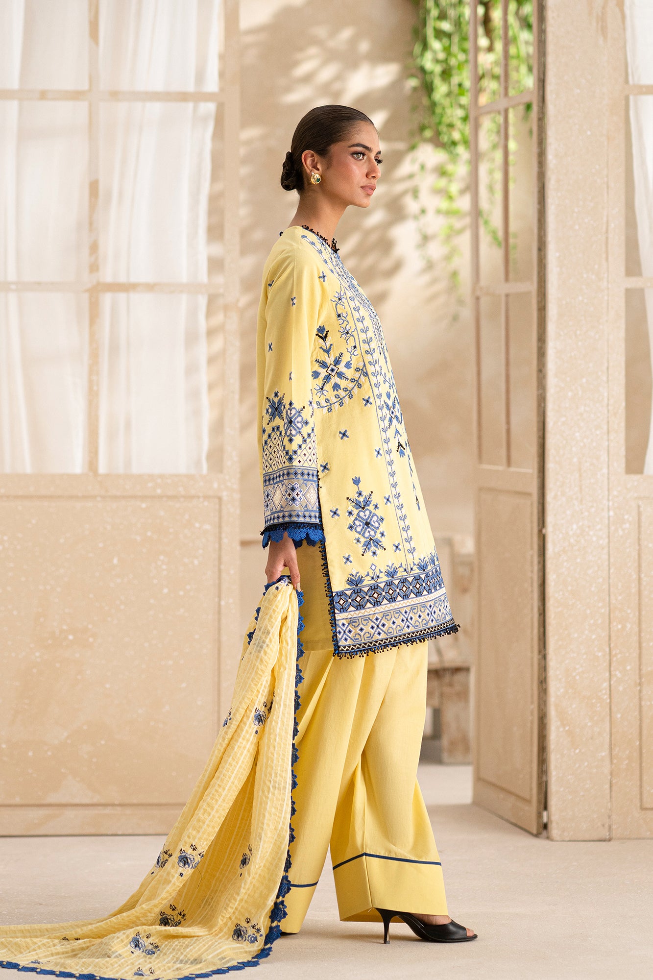 EMBROIDERED LAWN SUIT (E0545/203/110)