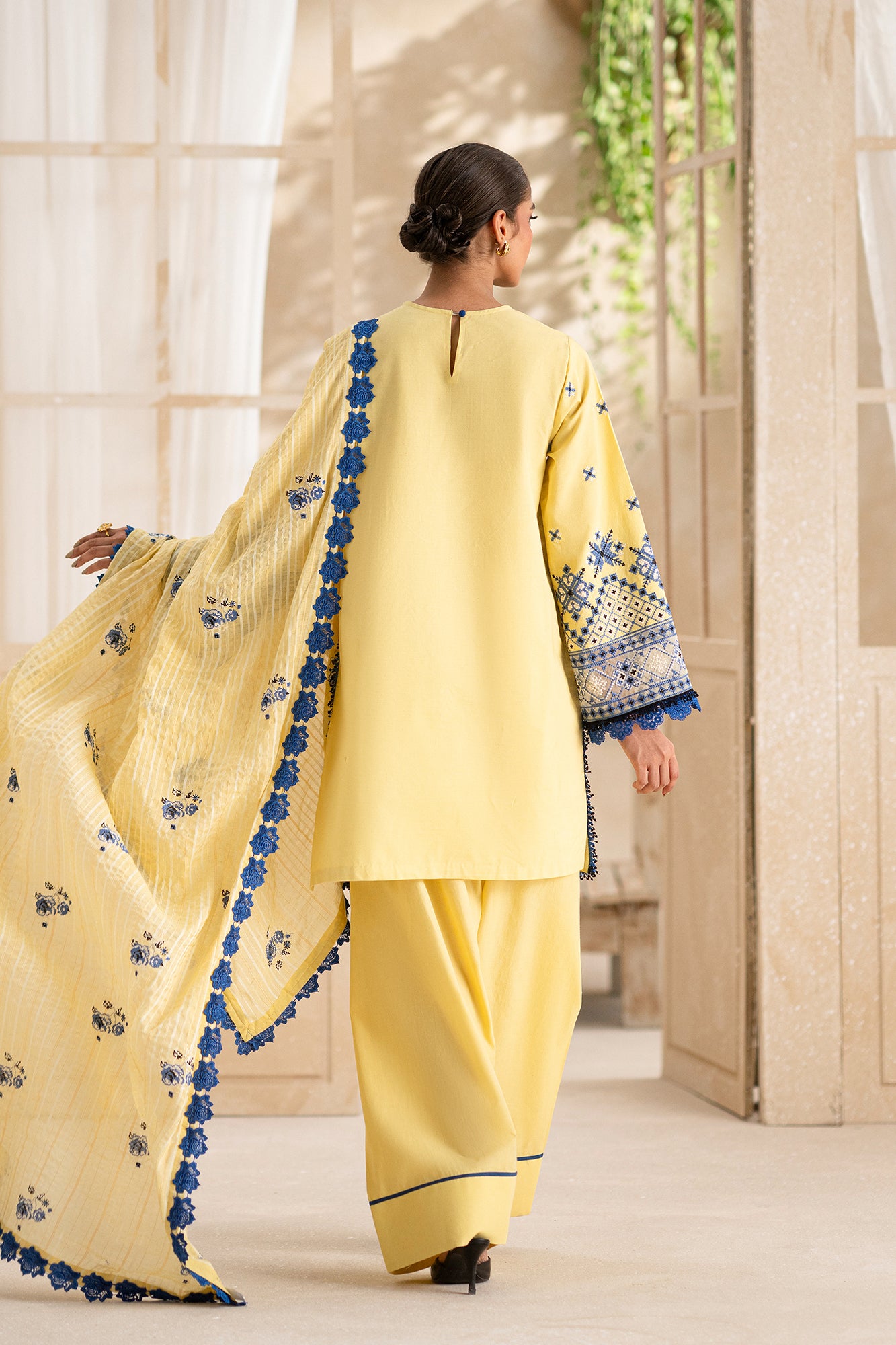EMBROIDERED LAWN SUIT (E0545/203/110)