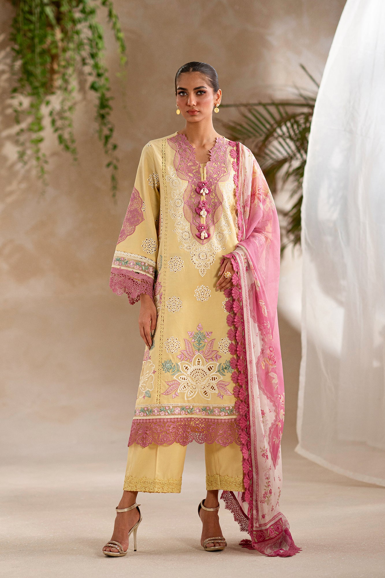 EMBROIDERED LAWN SUIT (E0546/203/110)