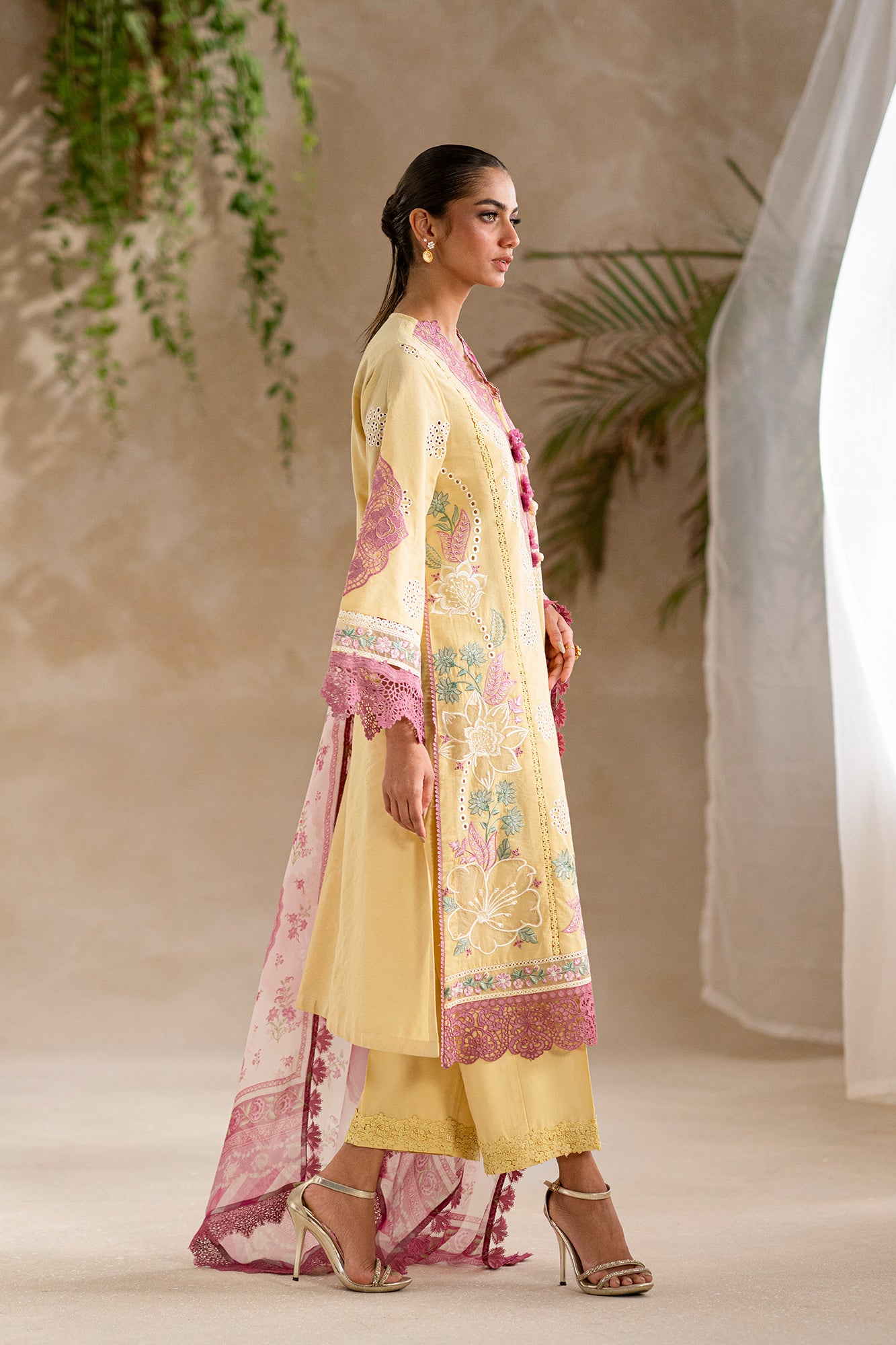 EMBROIDERED LAWN SUIT (E0546/203/110)