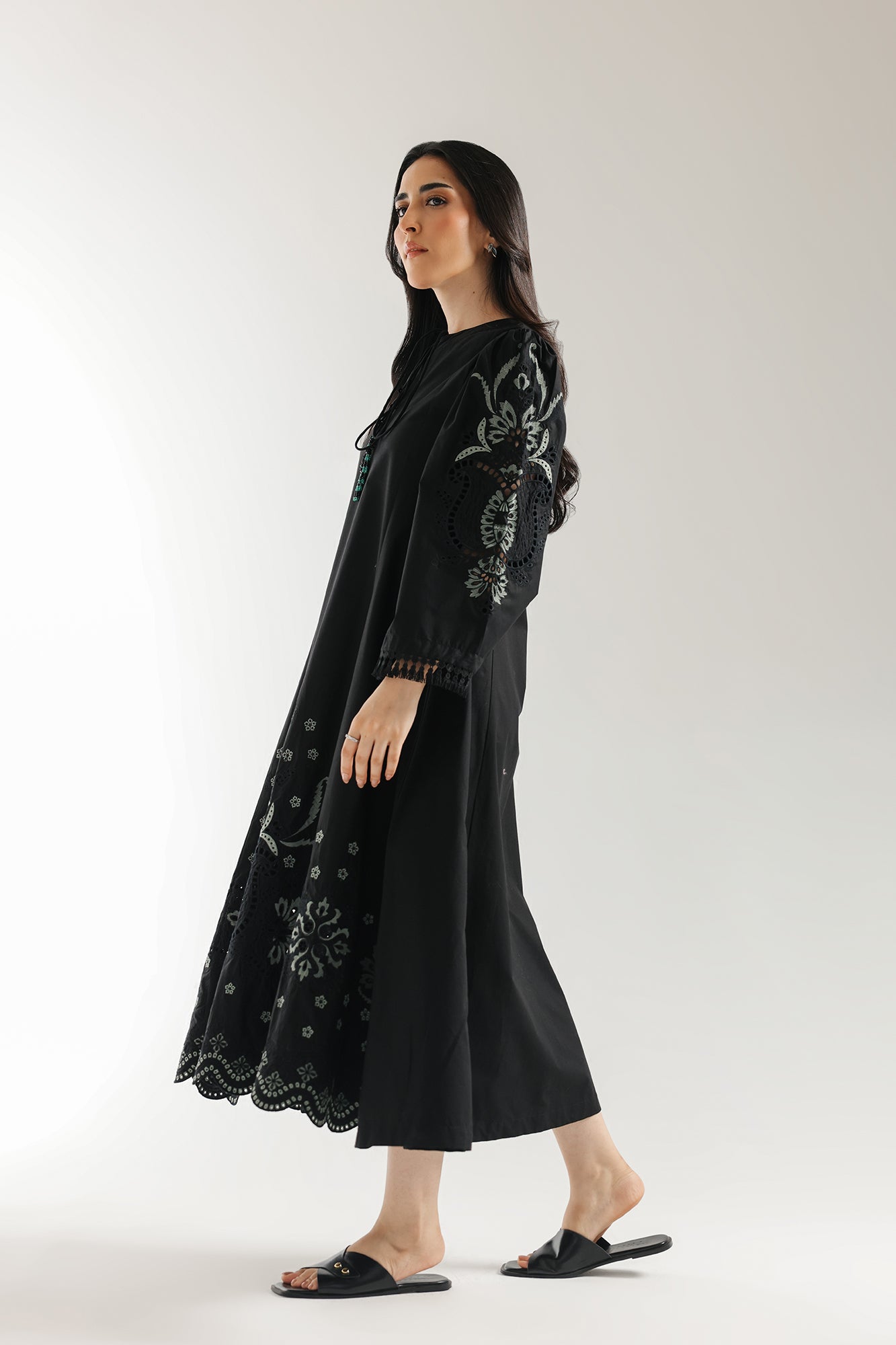EMBROIDERED DRESS (E0547/101/901)
