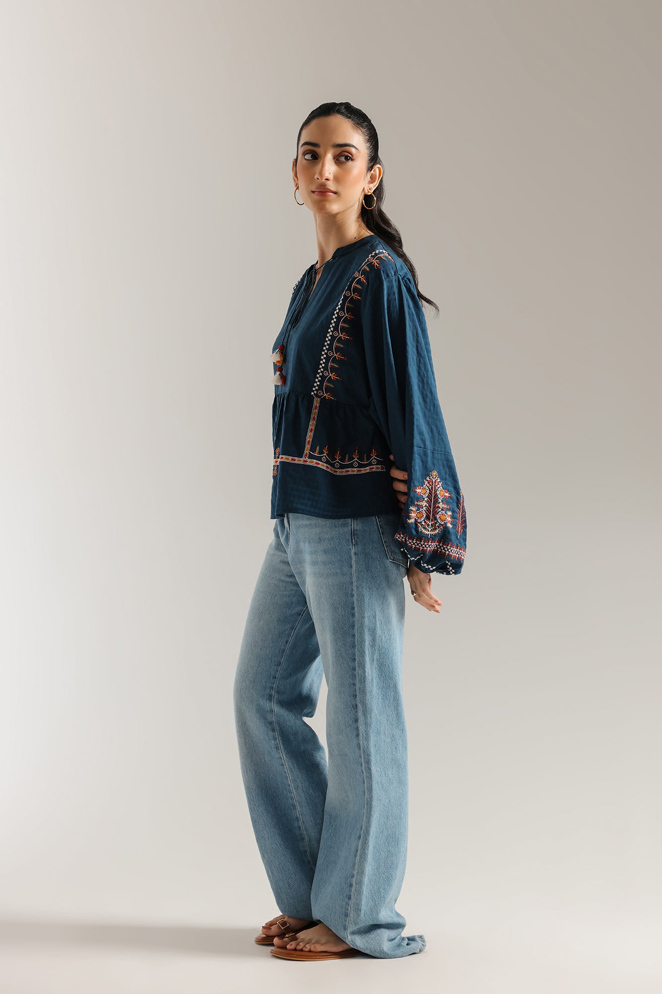 EMBROIDERED TOP (E0548/101/622)