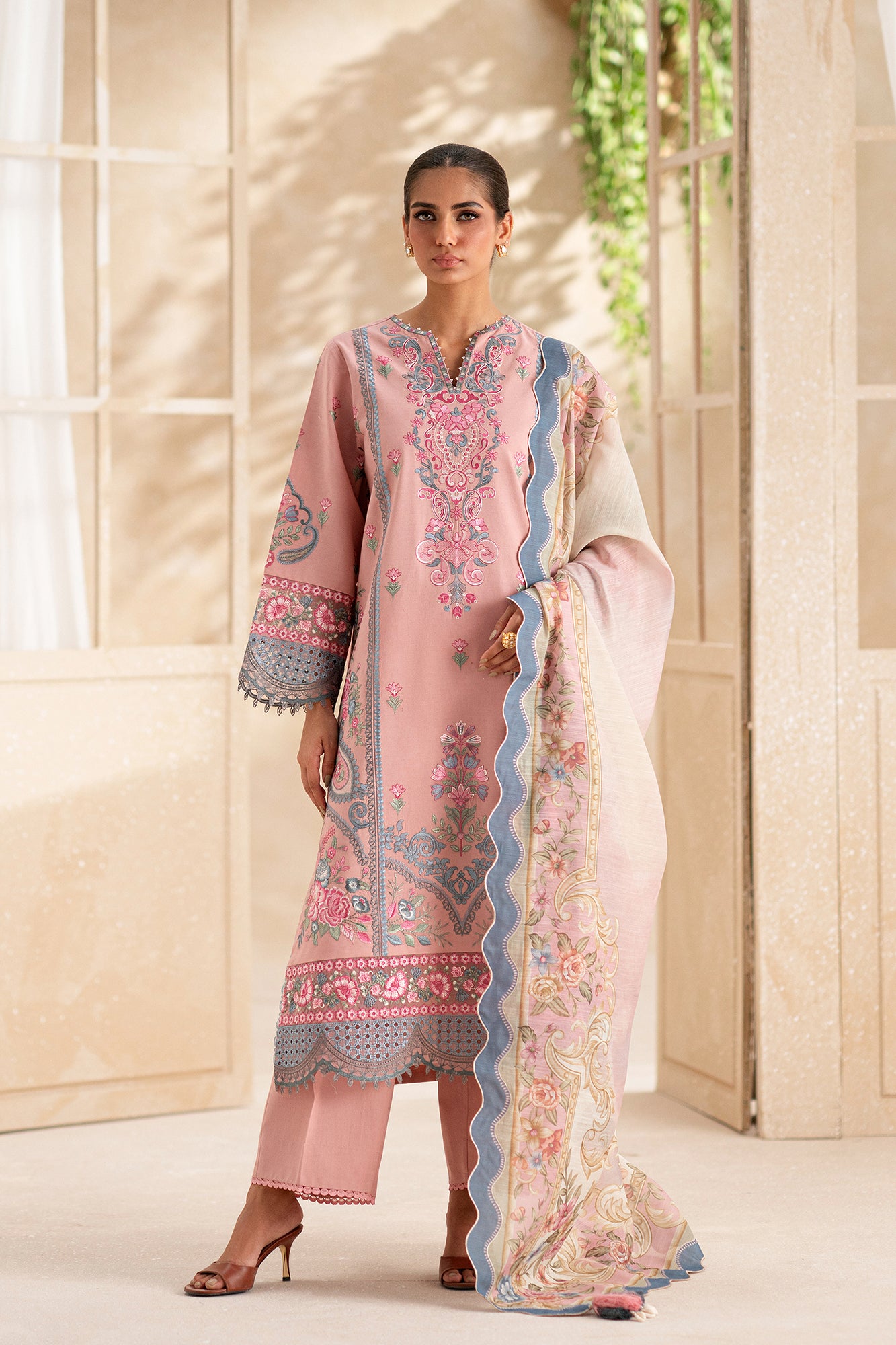 EMBROIDERED SUIT (E0551/203/327)
