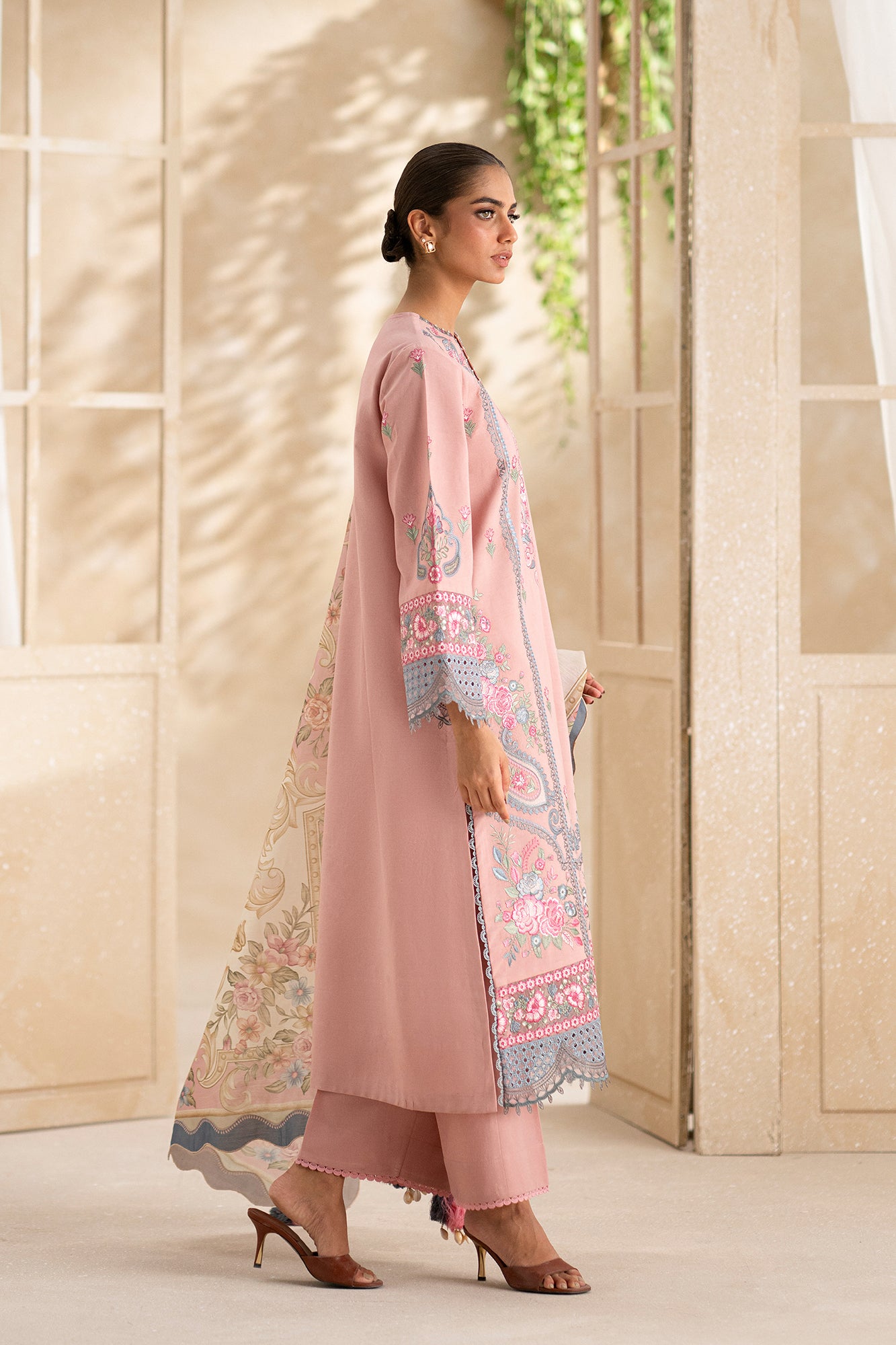 EMBROIDERED SUIT (E0551/203/327)