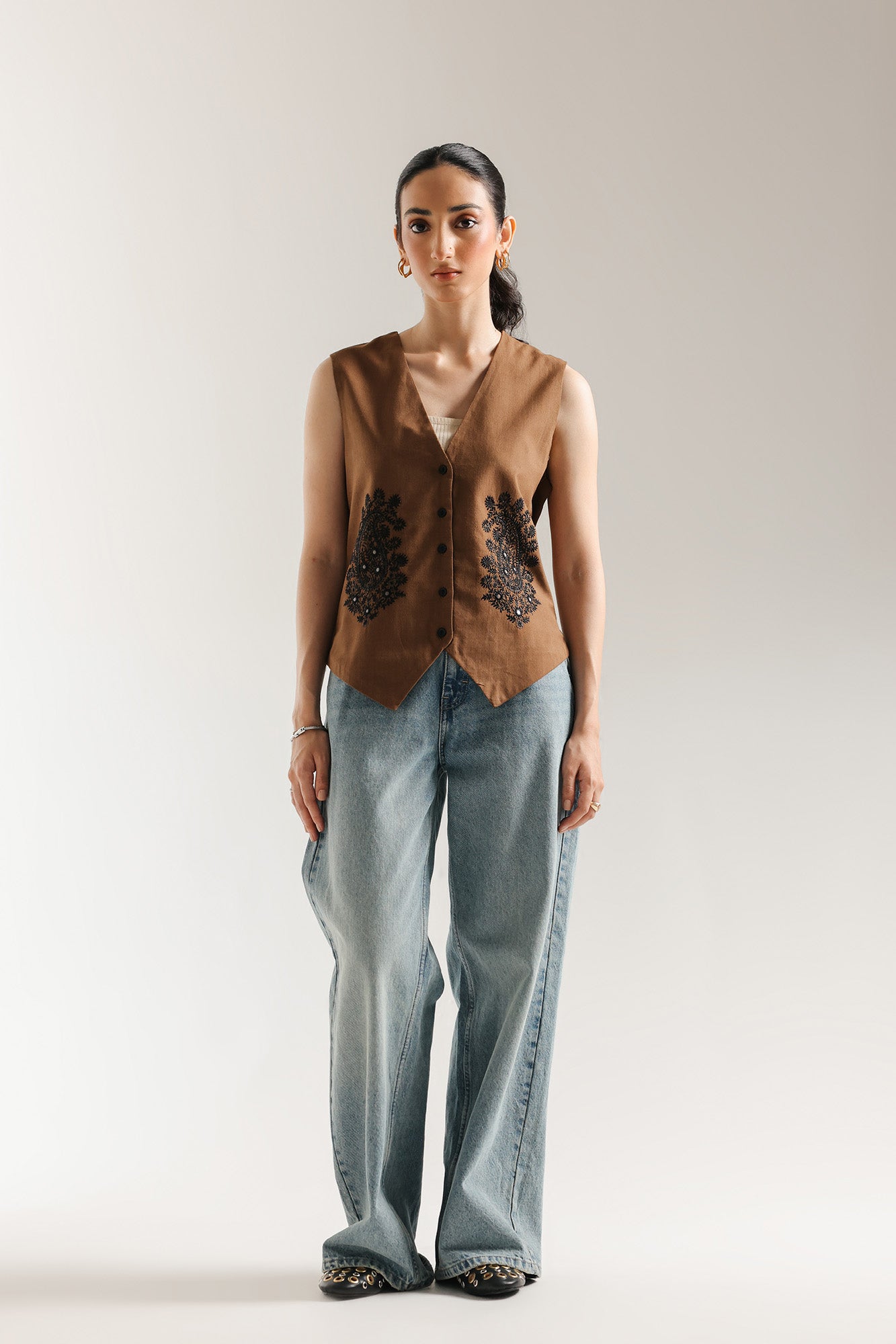 EMBROIDERED WAISTCOAT (E0552/101/217)