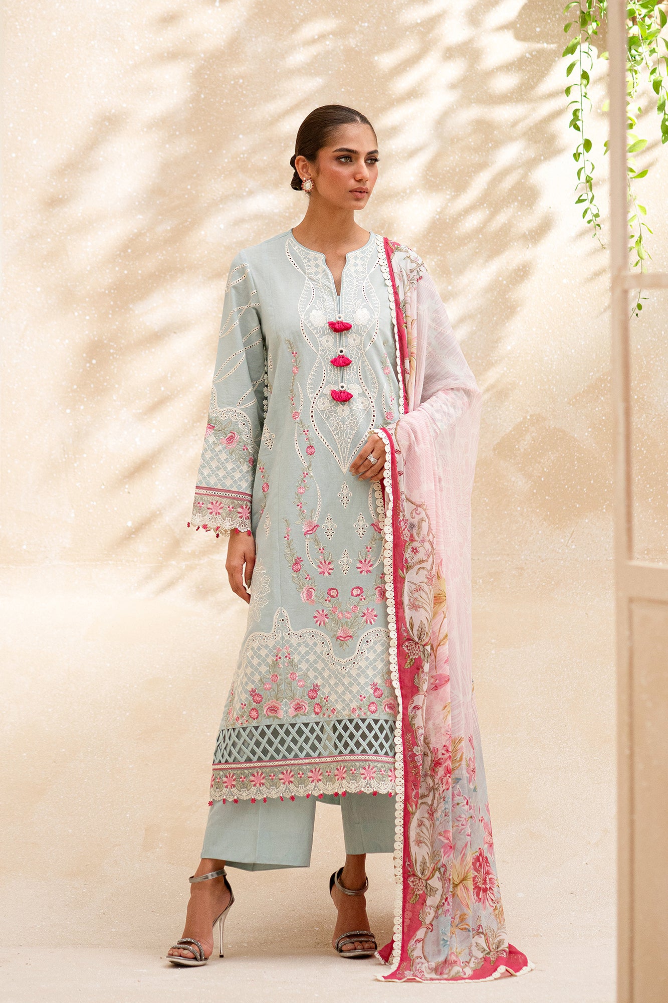 EMBROIDERED LAWN SUIT (E0552/203/721)