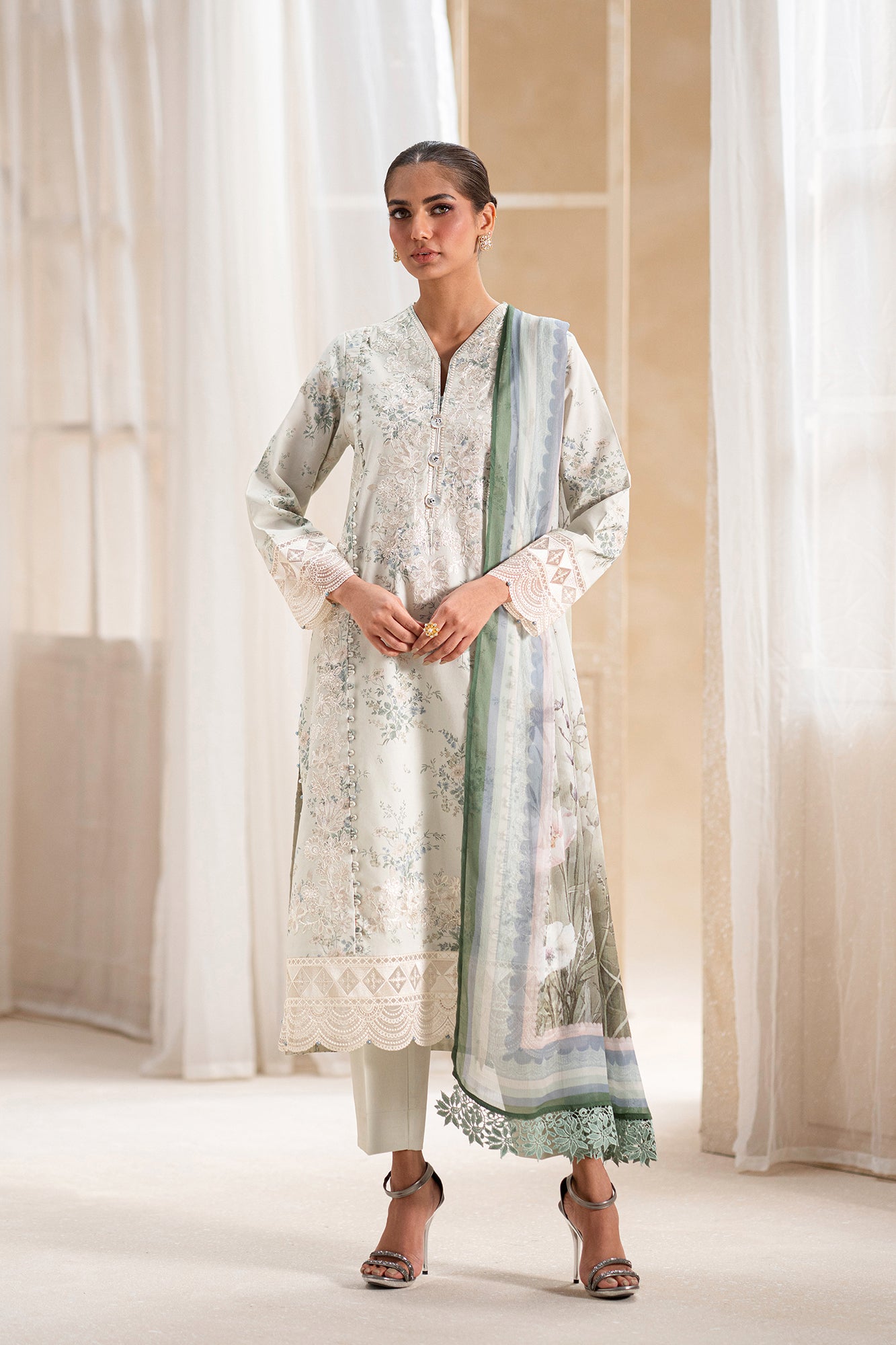 EMBROIDERED LAWN SUIT (E0553/203/708)