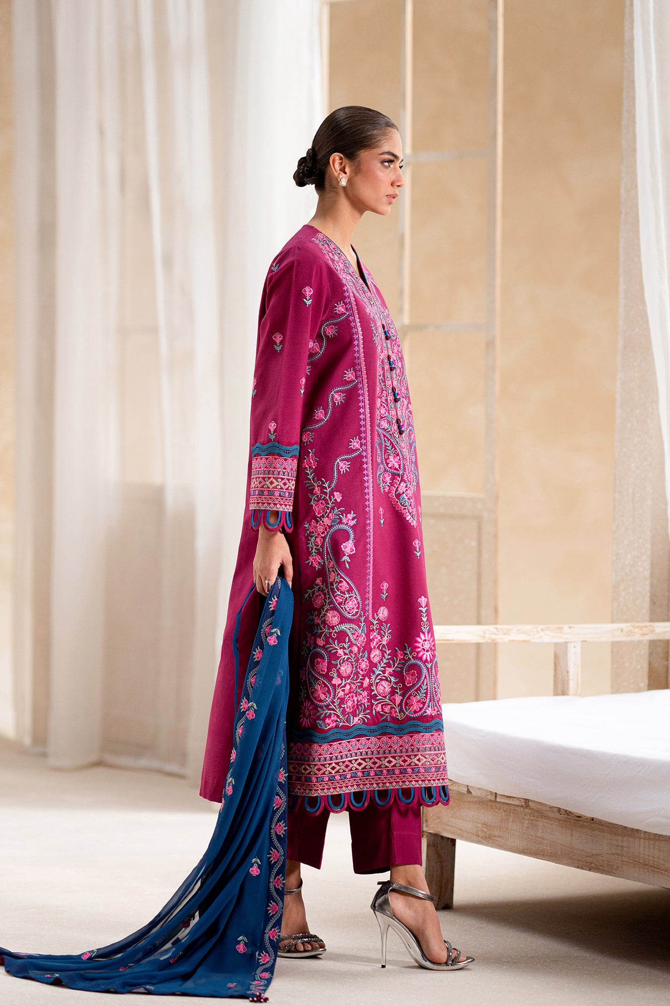 EMBROIDERED LAWN SUIT (E0554/203/519)