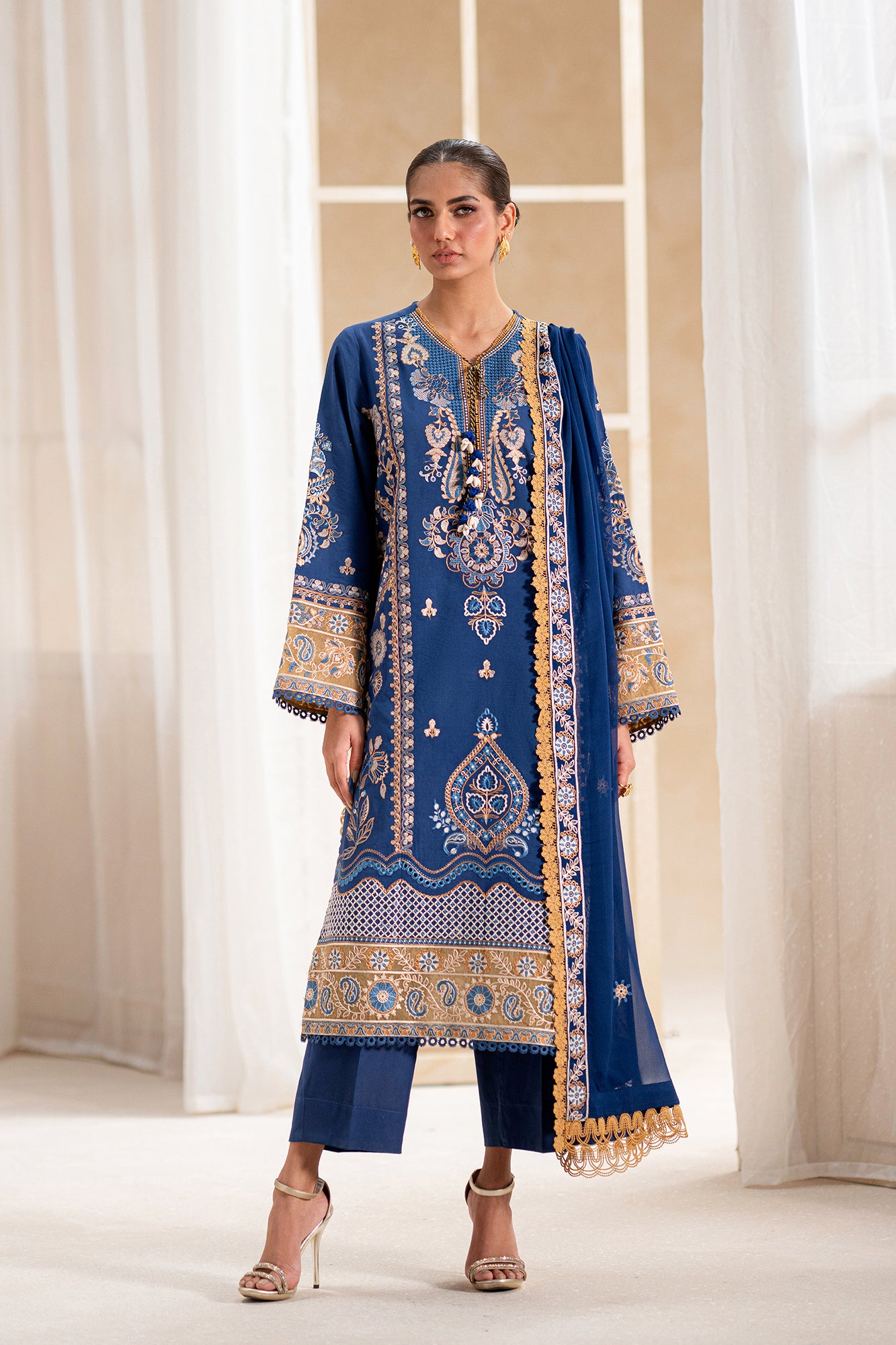 EMBROIDERED SUIT (E0556/203/619)