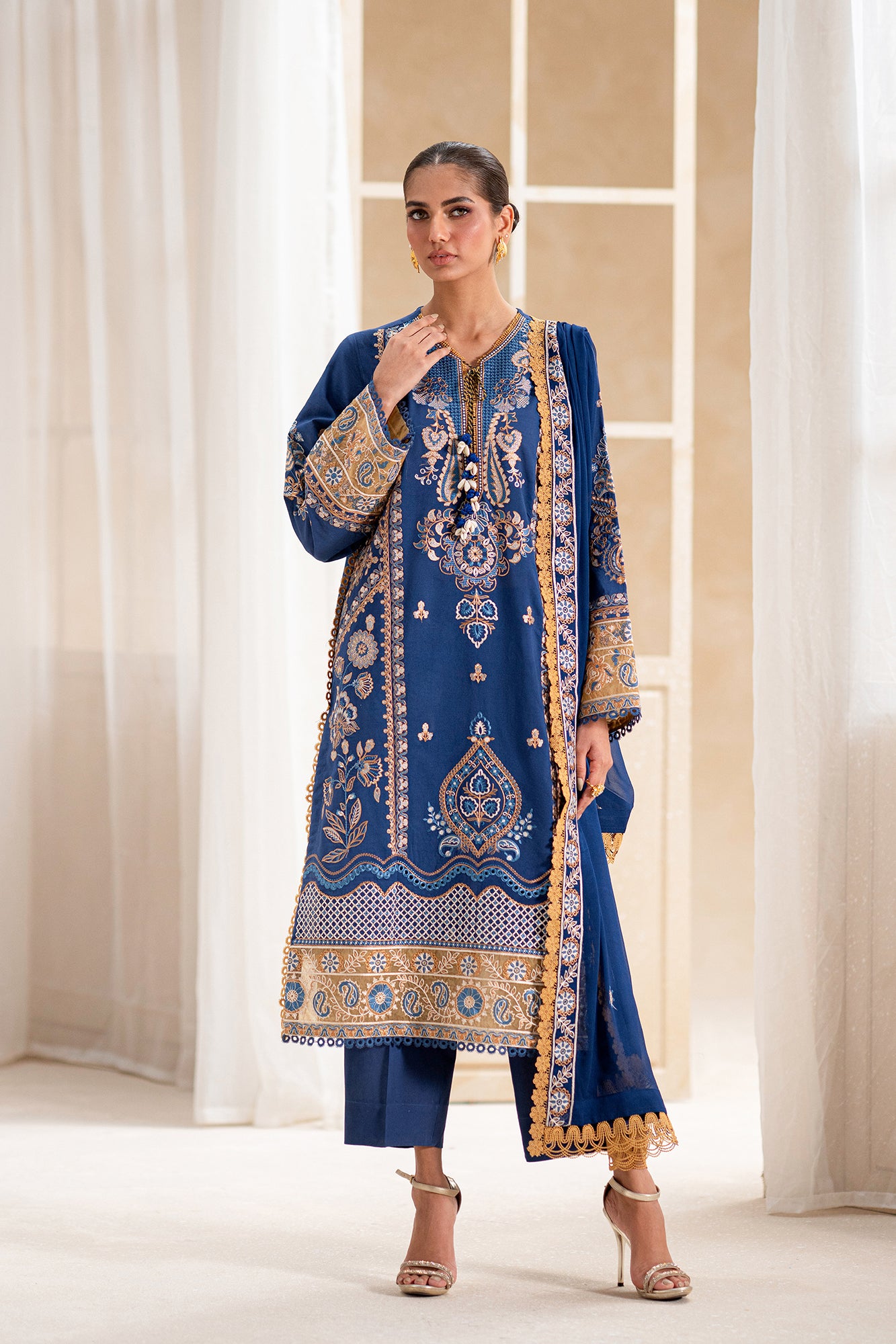 EMBROIDERED SUIT (E0556/203/619)