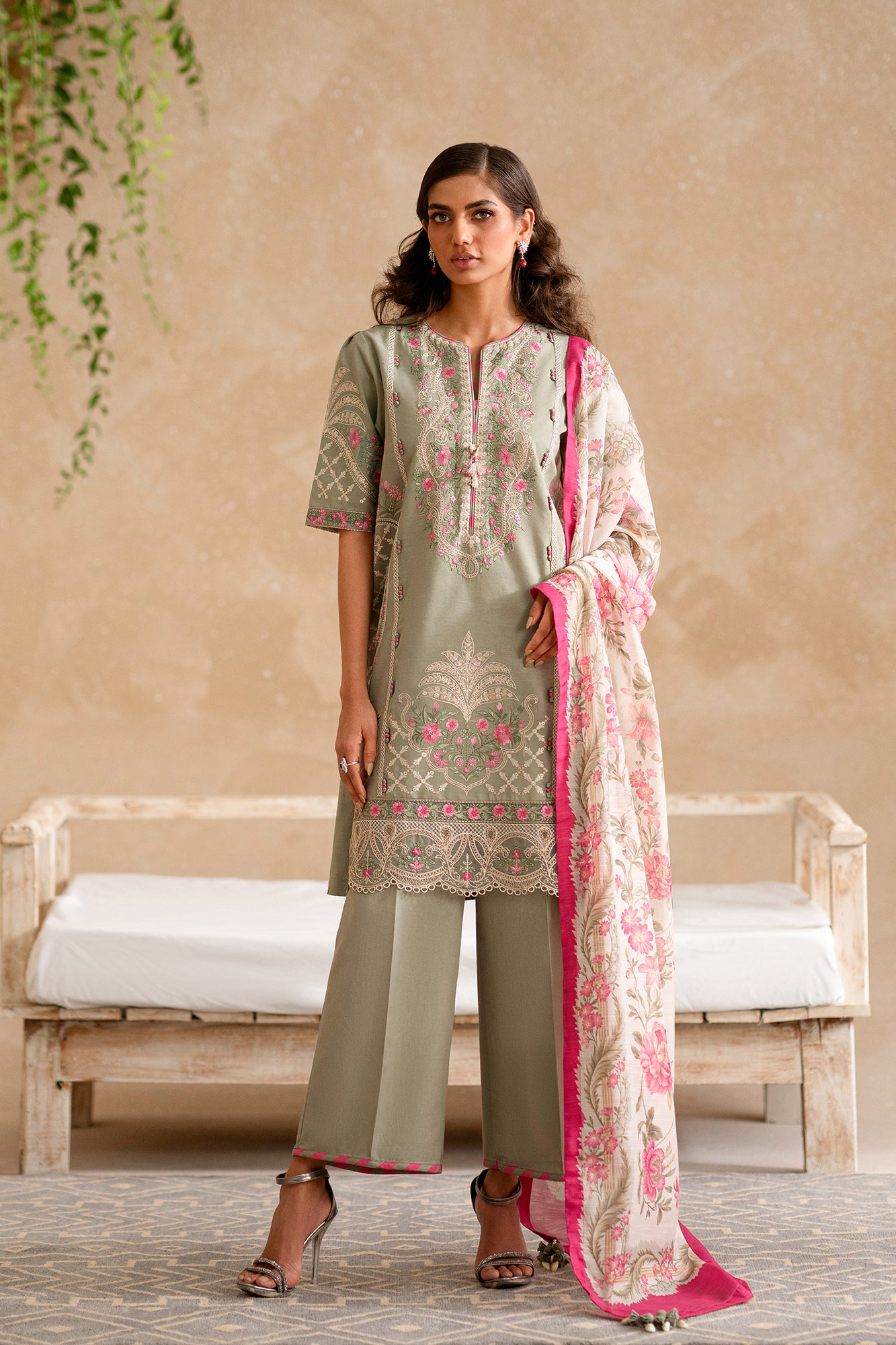 EMBROIDERED LAWN SUIT (E0557/203/127)