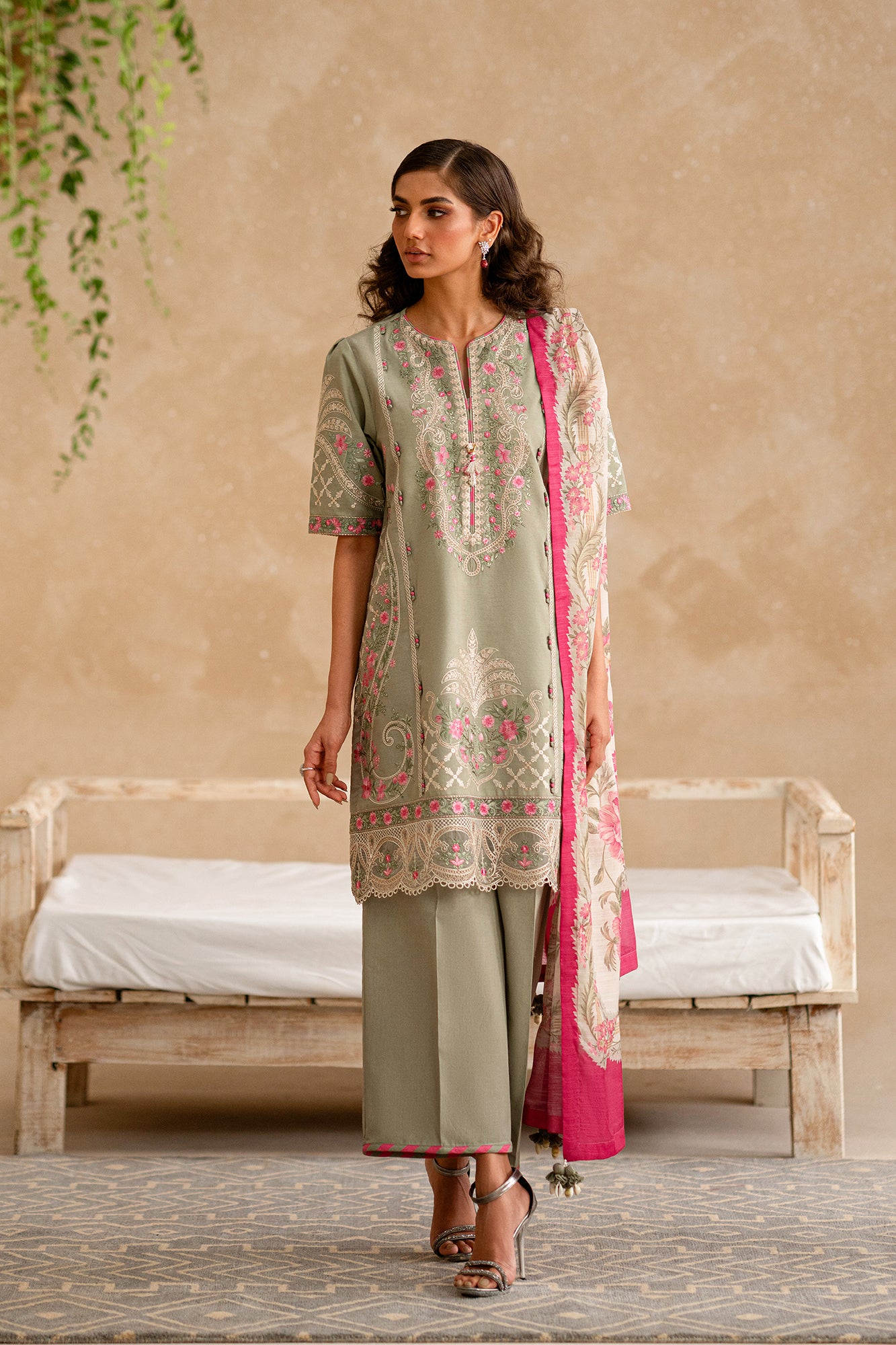 EMBROIDERED LAWN SUIT (E0557/203/127)