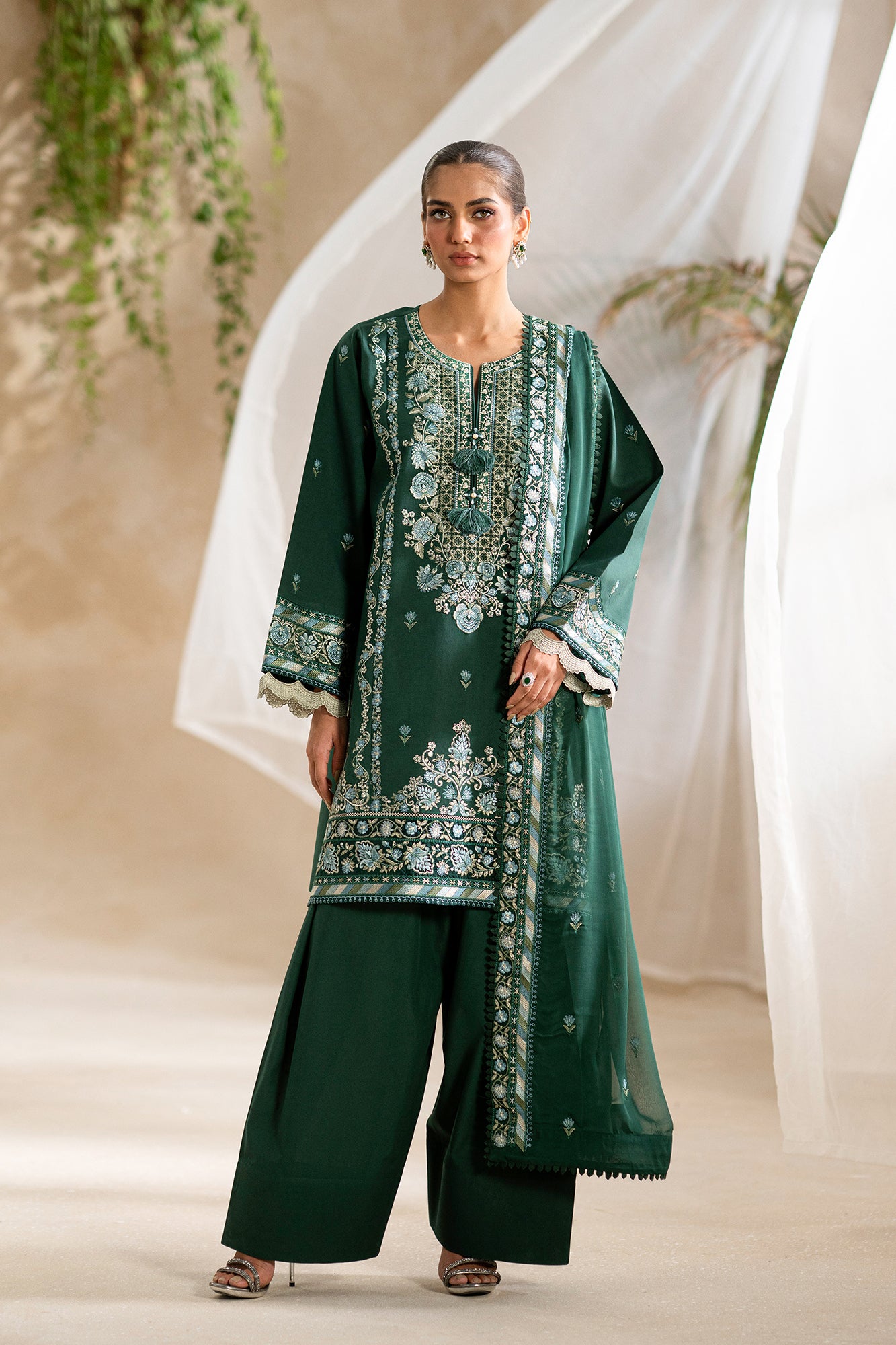 EMBROIDERED SUIT (E0558/203/707)