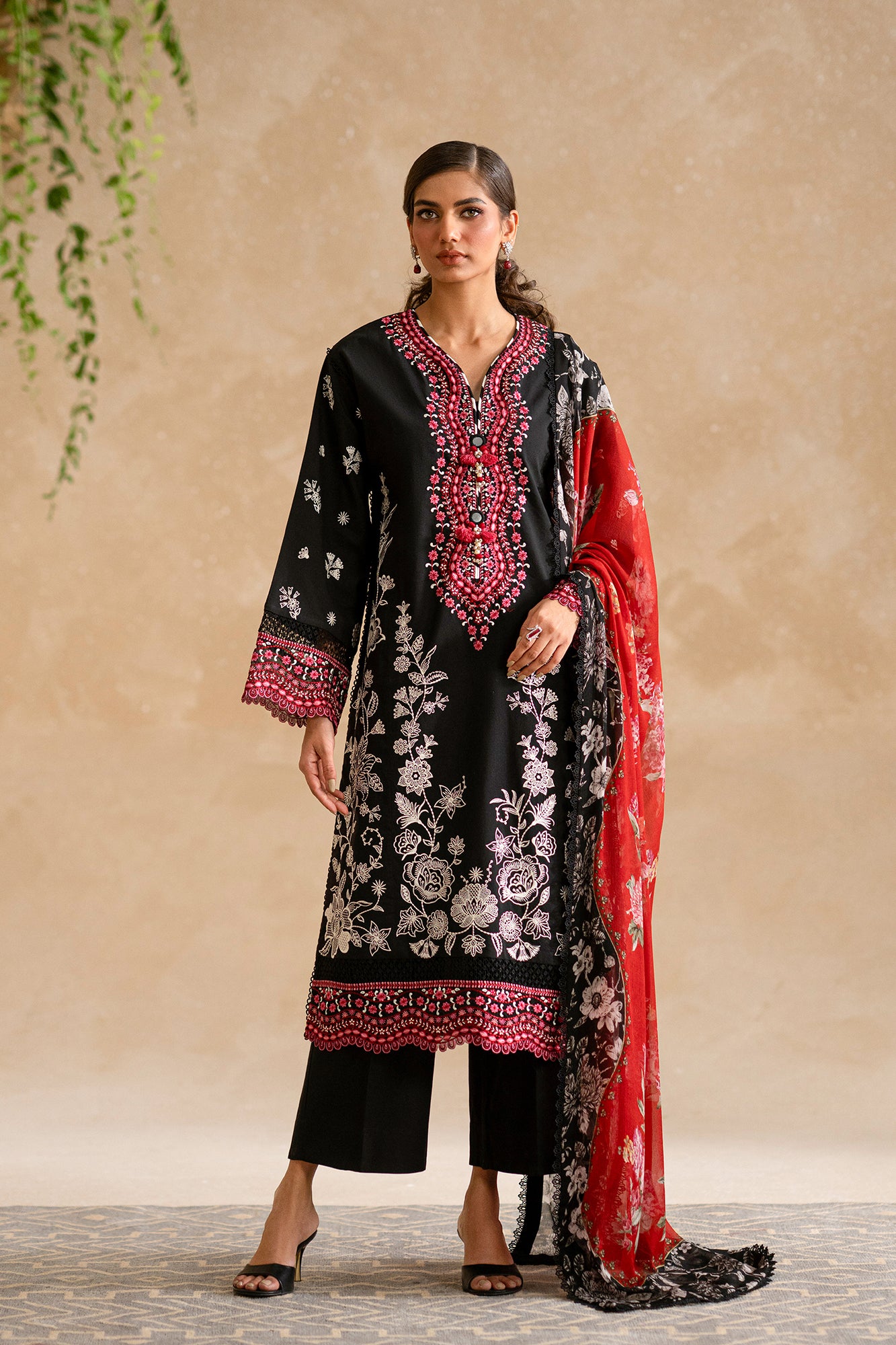 EMBROIDERED LAWN SUIT (E0559/203/902)