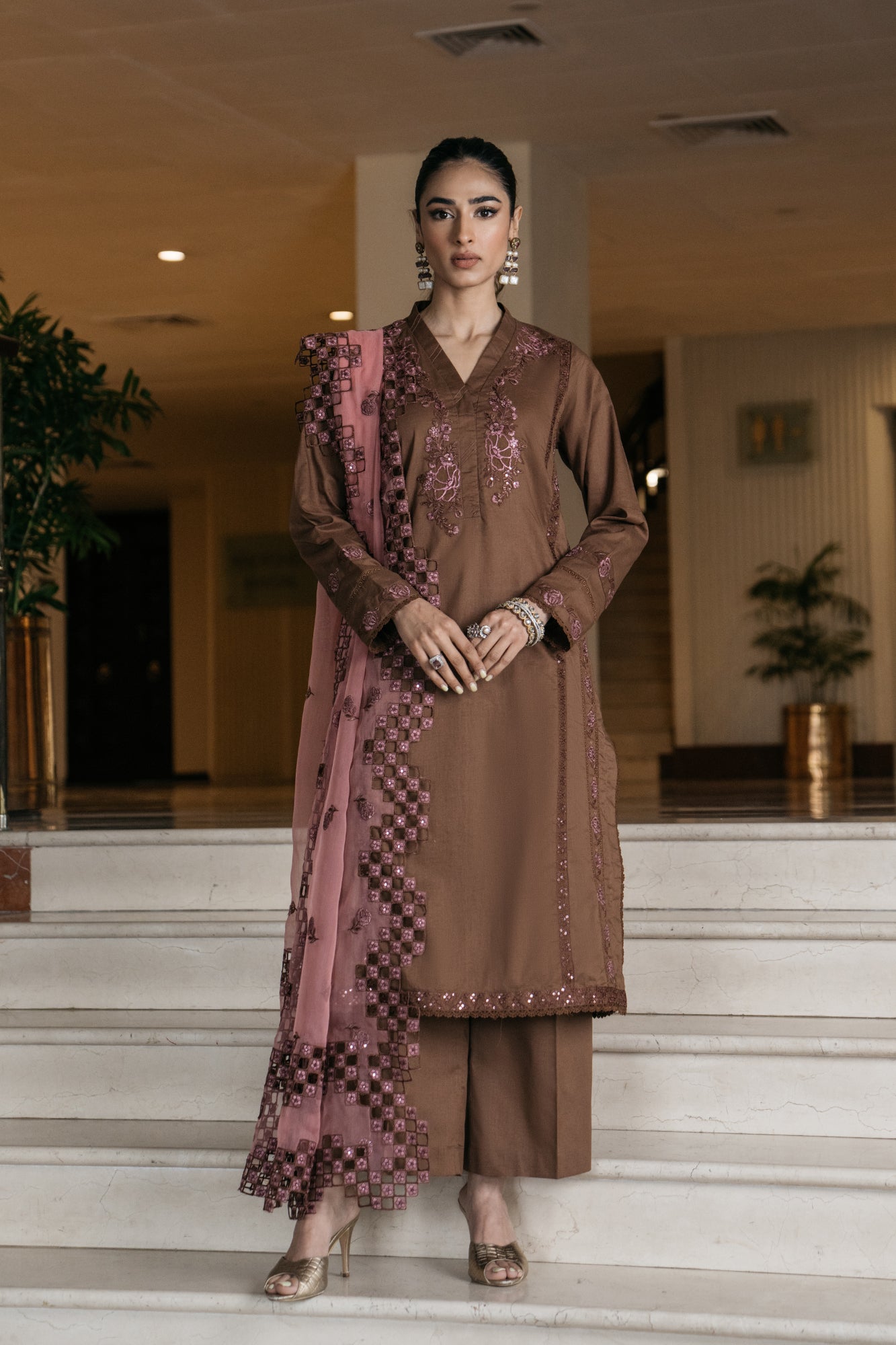 EMBROIDERED SUIT (E0565/105/803)