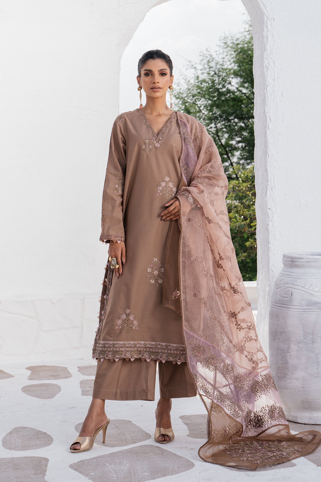 EMBROIDERED SUIT (E0579/105/806)