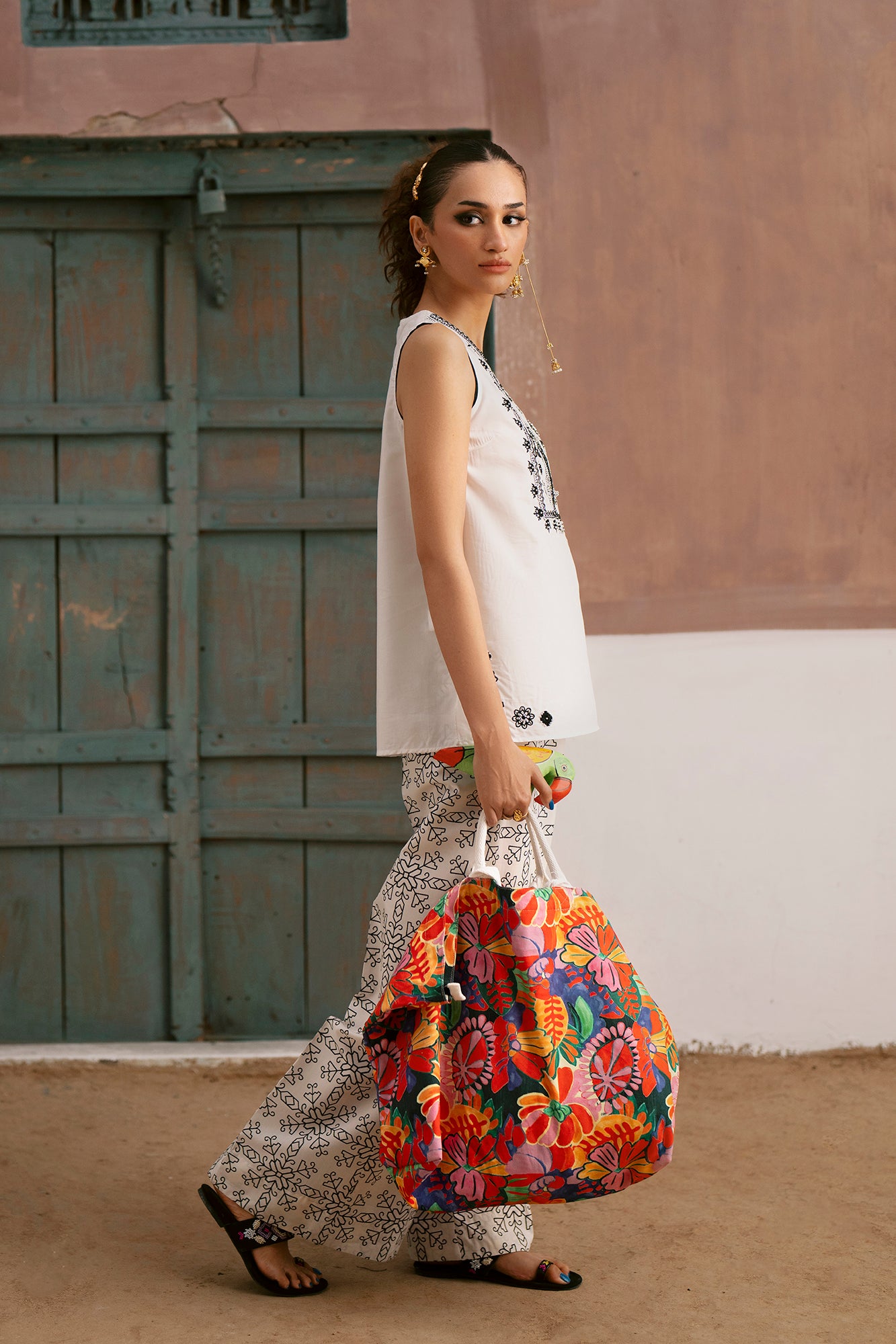 SUIT (E0601/119/001)