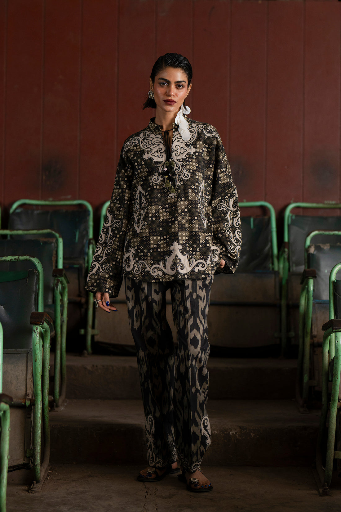 EMBROIDERED SUIT (E0602/119/901)