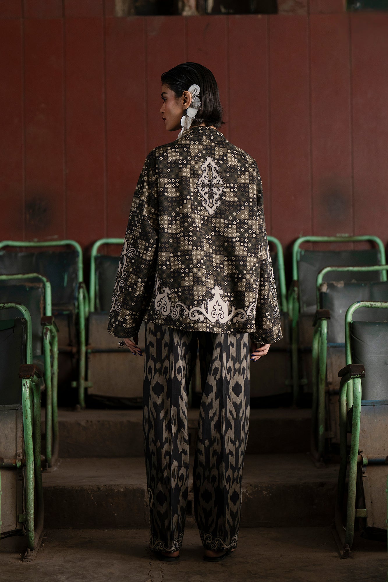 EMBROIDERED SUIT (E0602/119/901)