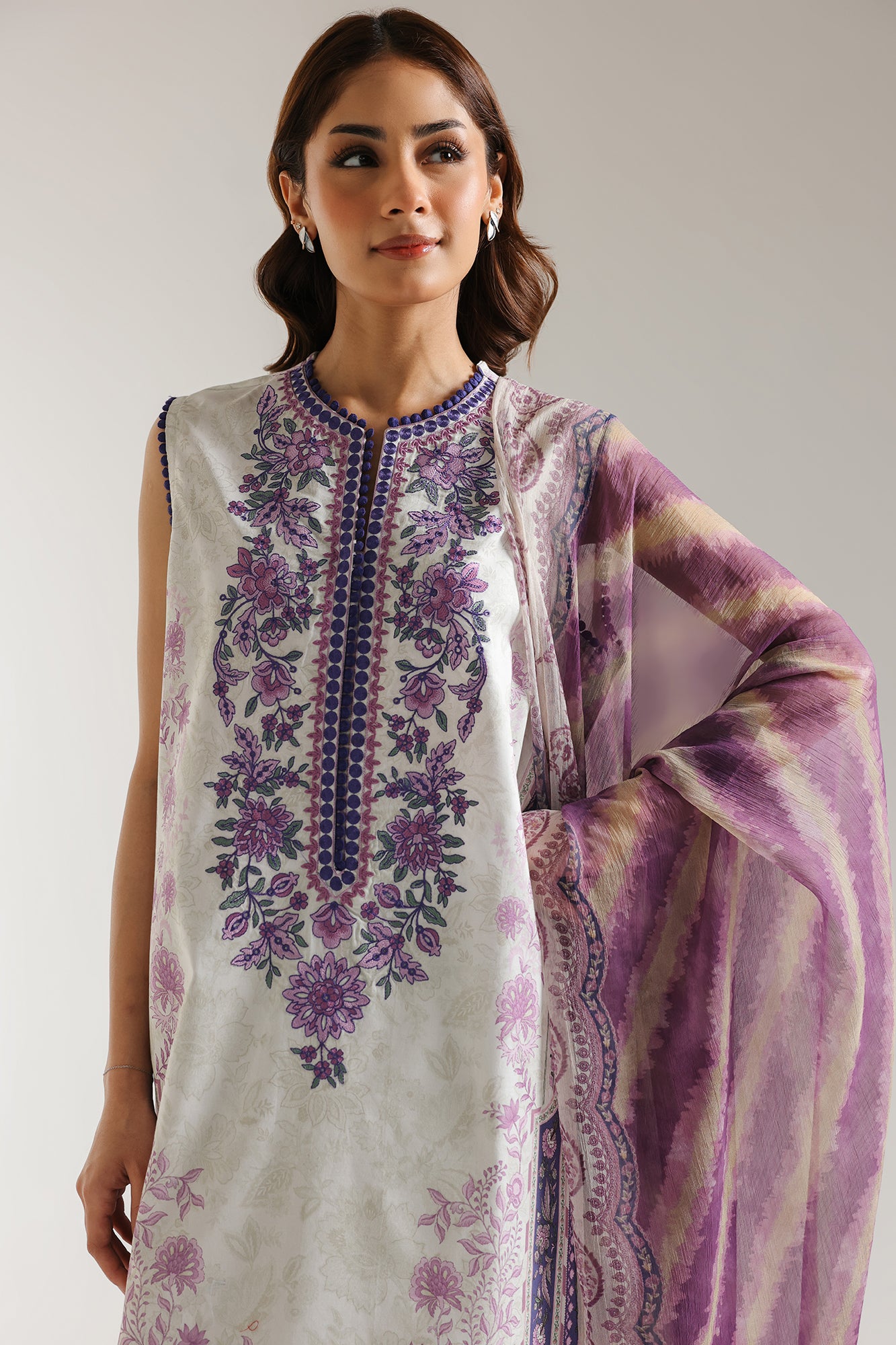 EMBROIDERED SUIT (E0602/203/530)