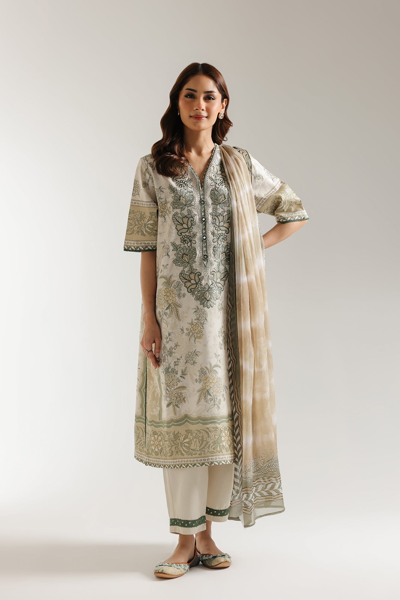 EMBROIDERED SUIT (E0603/203/129)