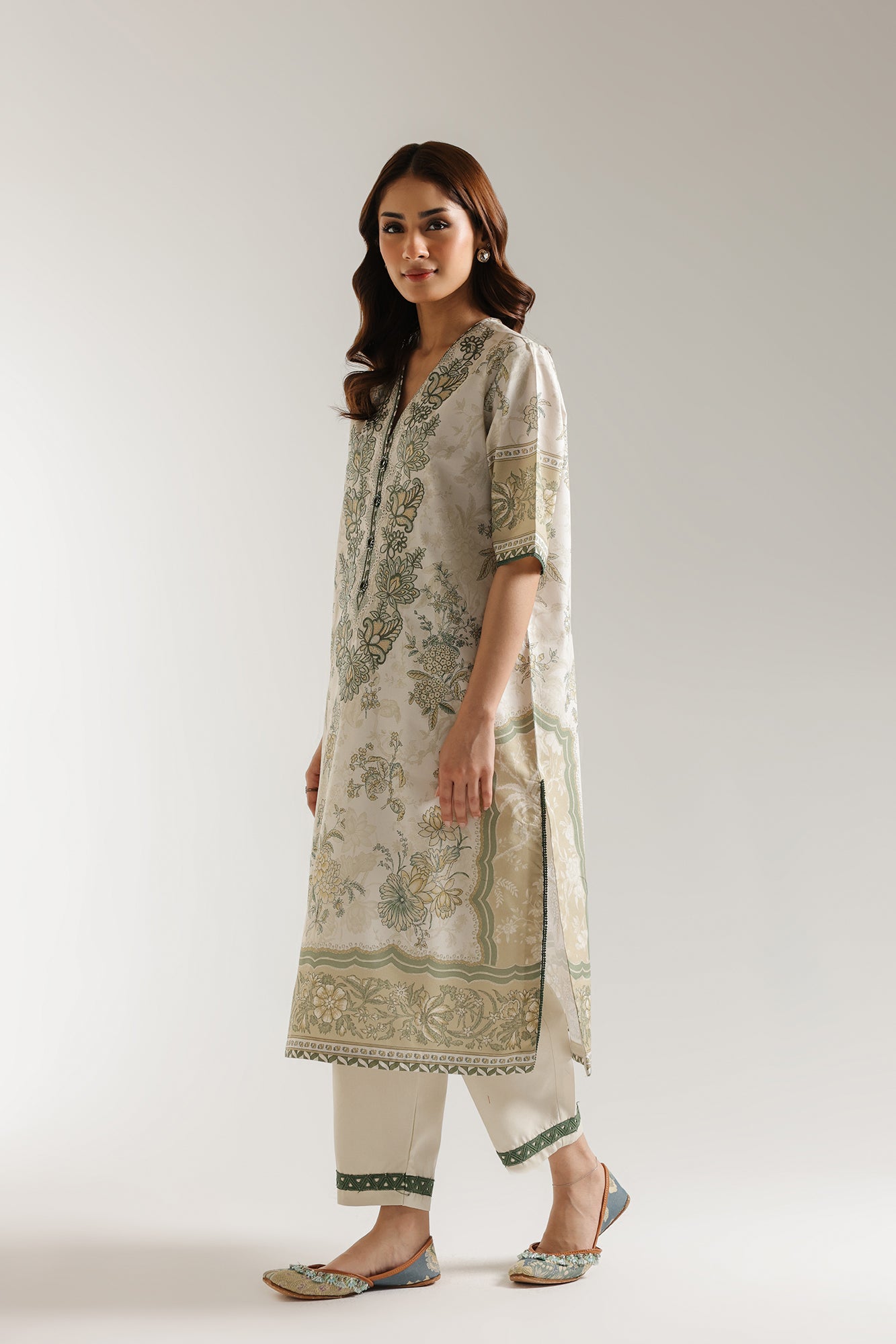 EMBROIDERED SUIT (E0603/203/129)