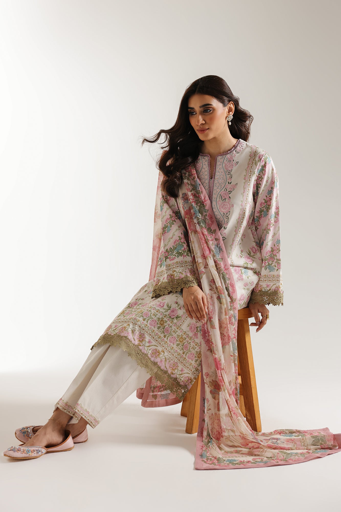EMBROIDERED SUIT (E0606/203/413)