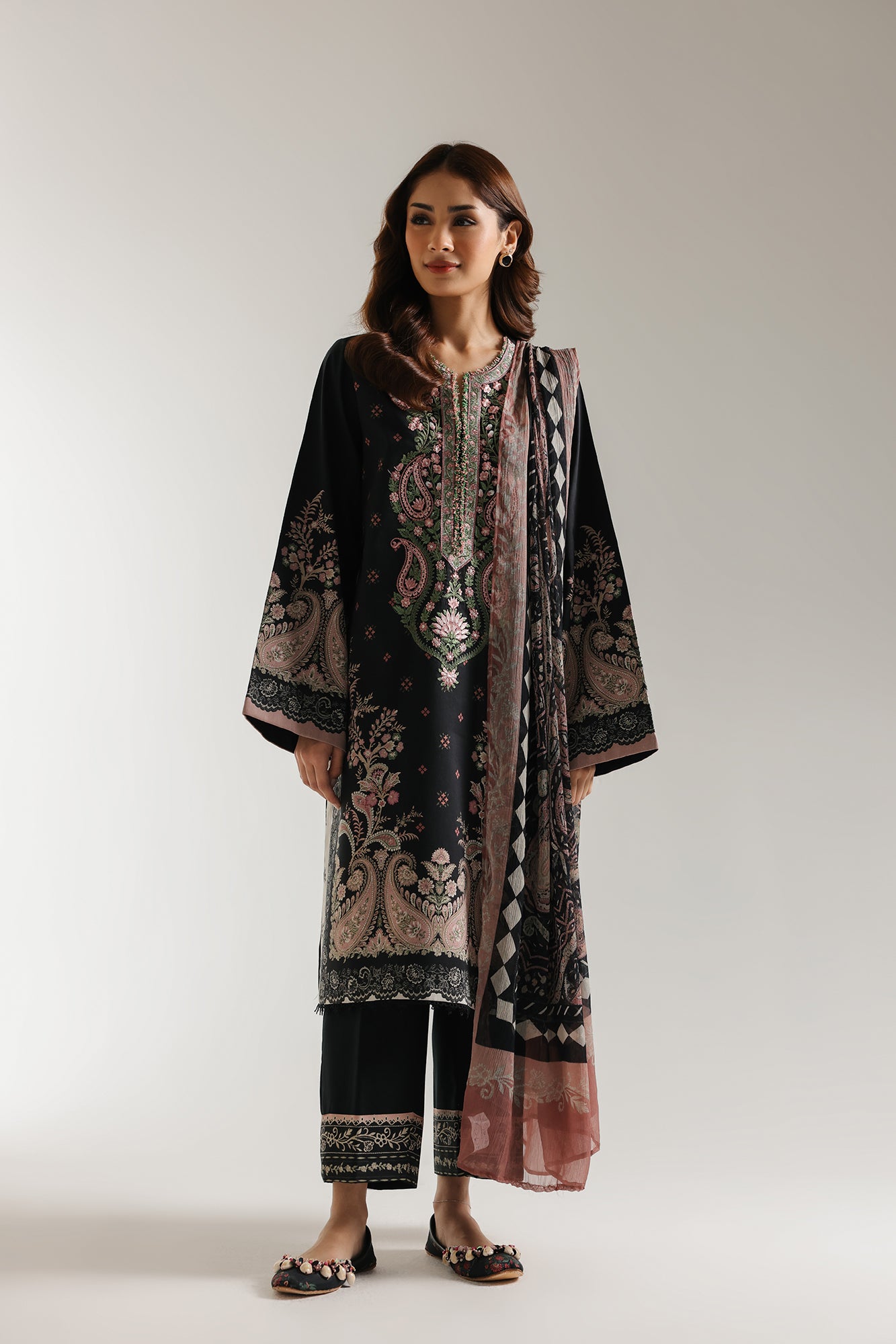 EMBROIDERED SUIT (E0615/203/901)