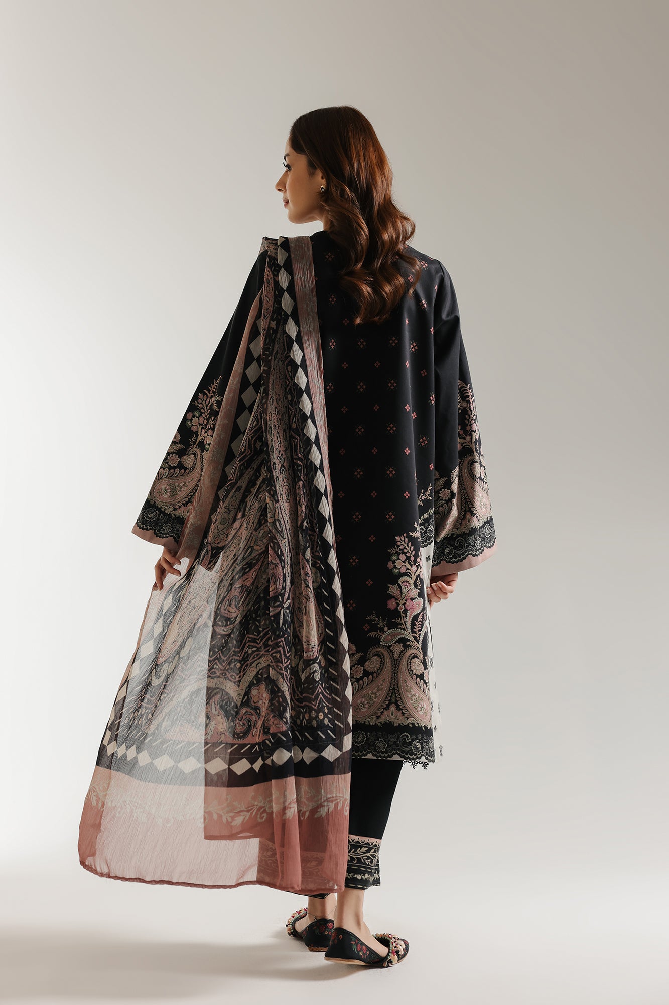EMBROIDERED SUIT (E0615/203/901)
