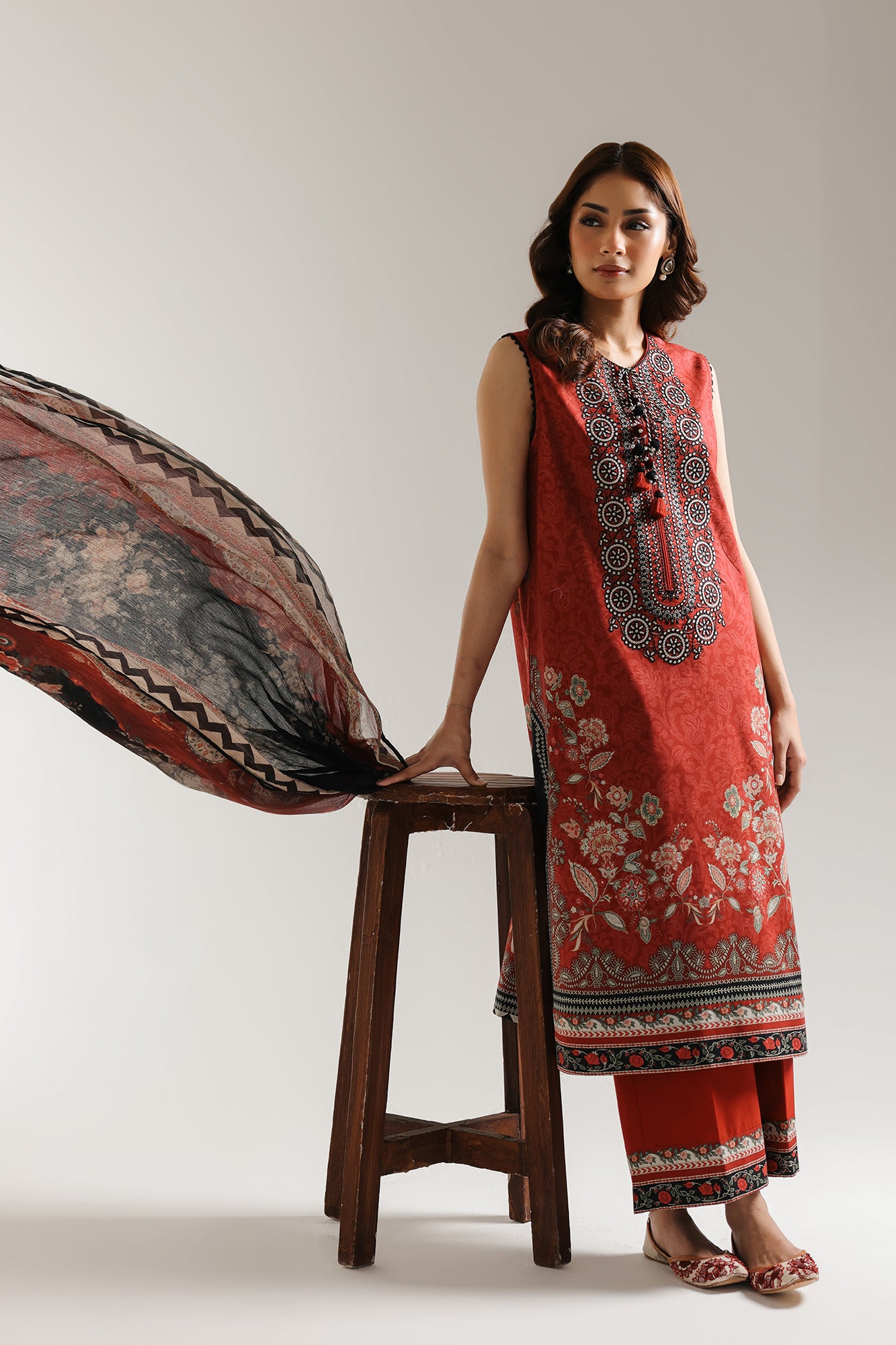 EMBROIDERED SUIT (E0616/203/305)