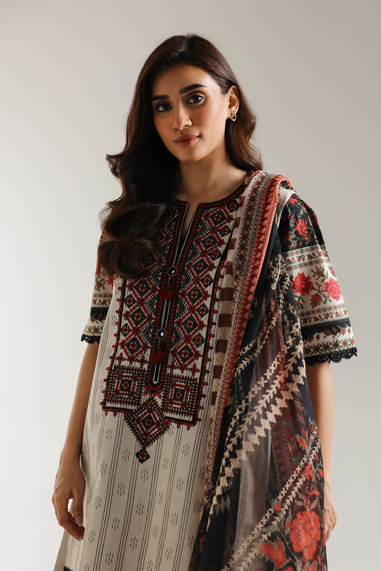 EMBROIDERED SUIT (E0619/203/902)