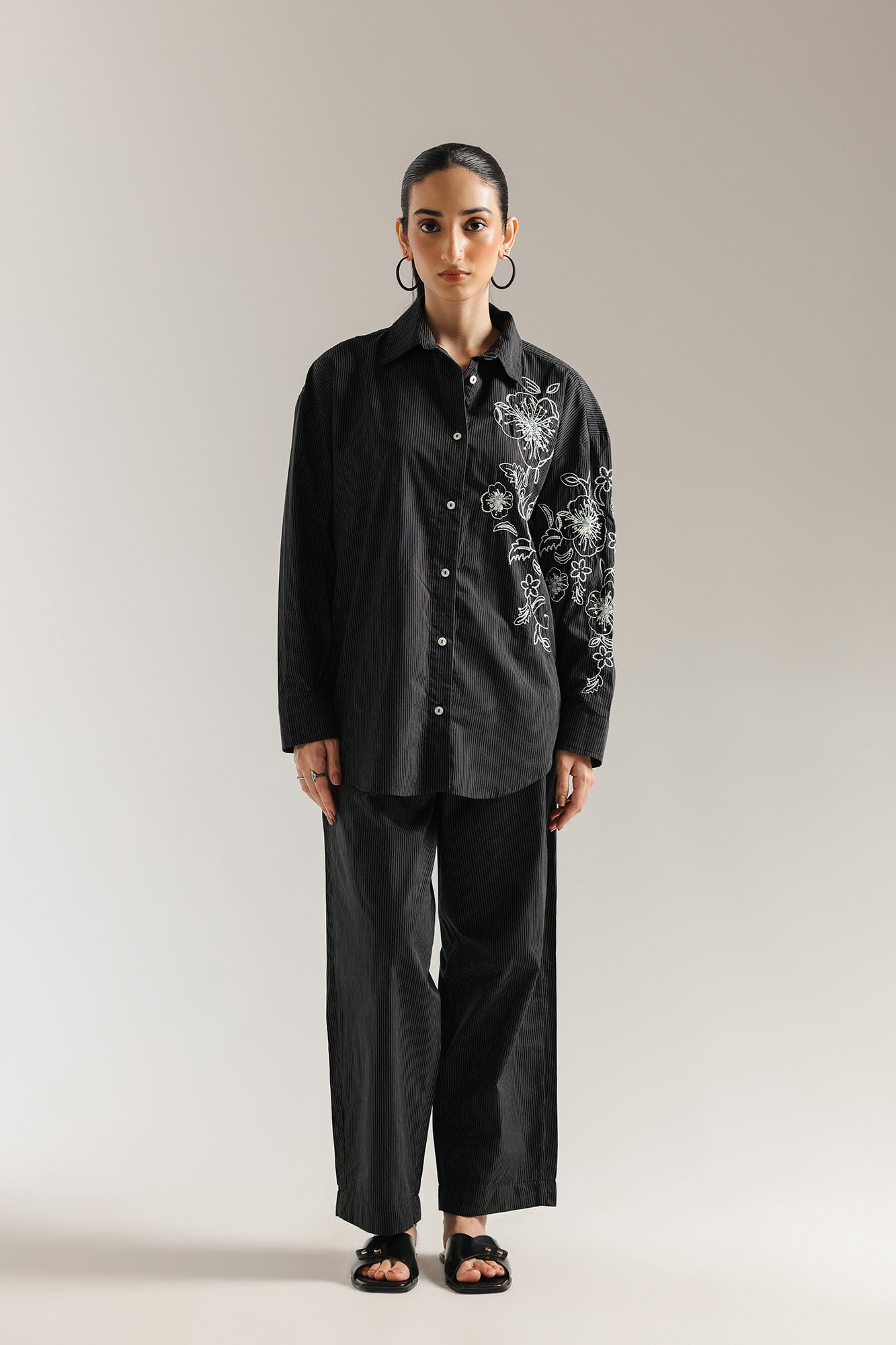 EMBROIDERED SUIT (E0622/106/901)