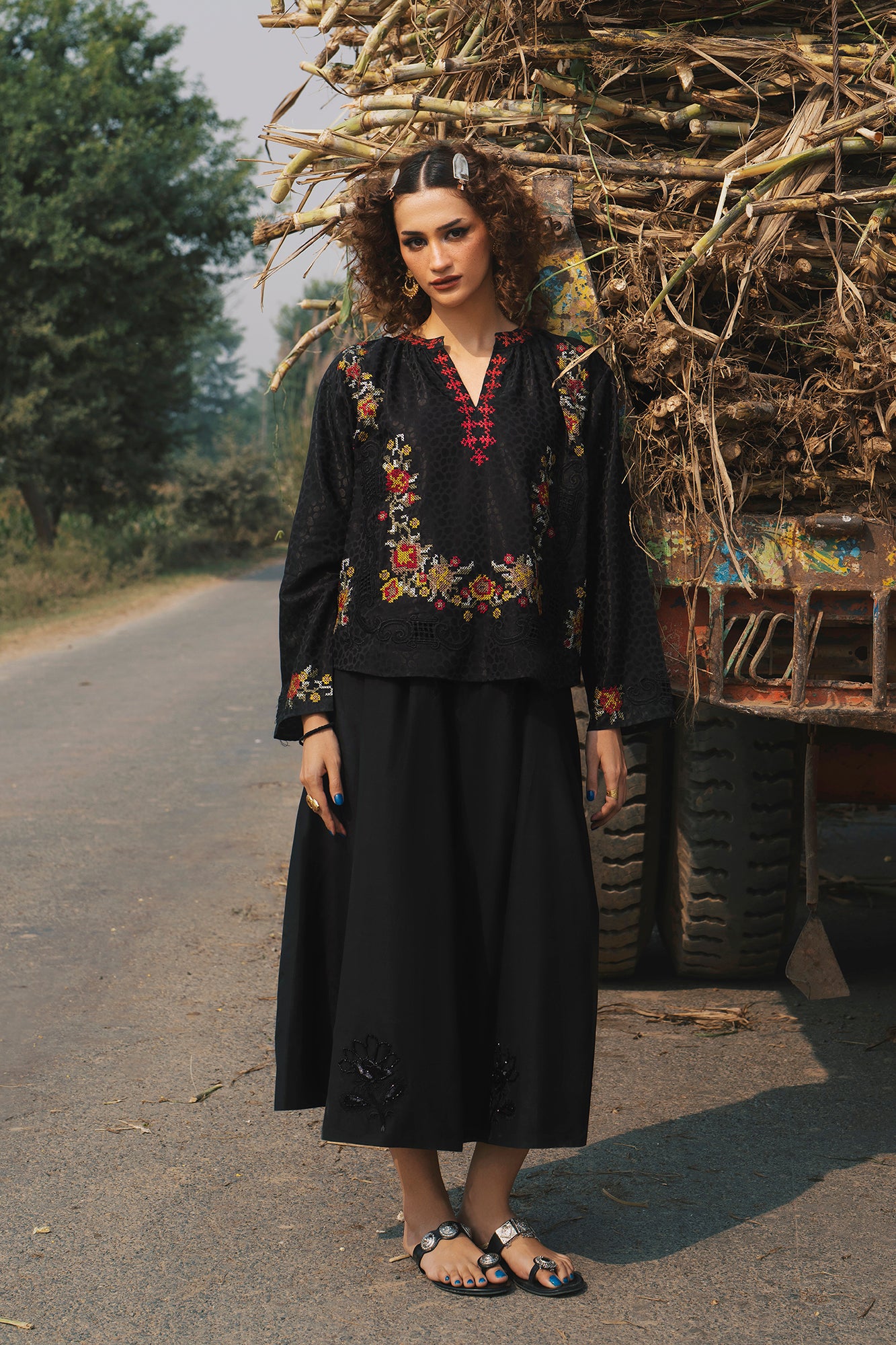 EMBROIDERED TOP (E0622/119/902)