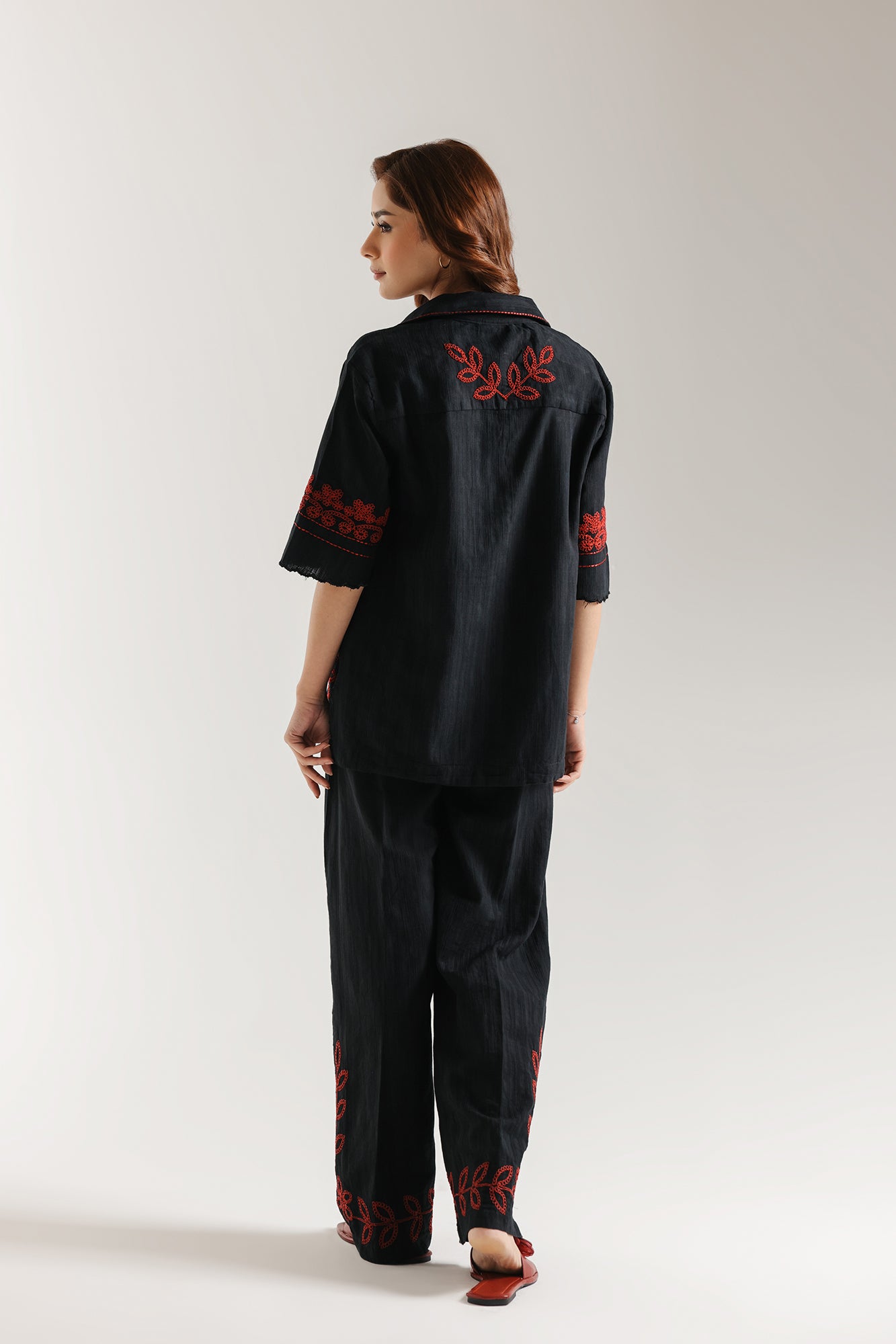 EMBROIDERED SUIT (E0642/106/902)