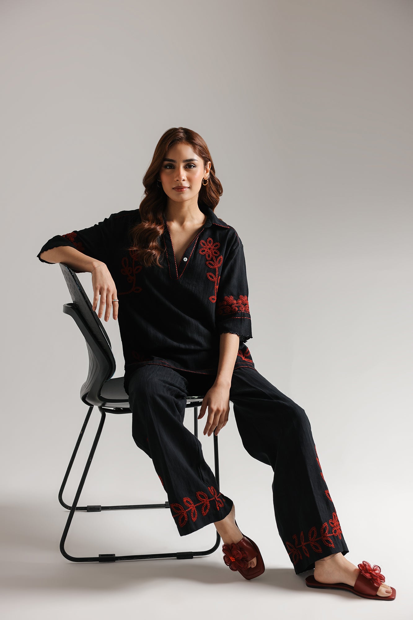 EMBROIDERED SUIT (E0642/106/902)