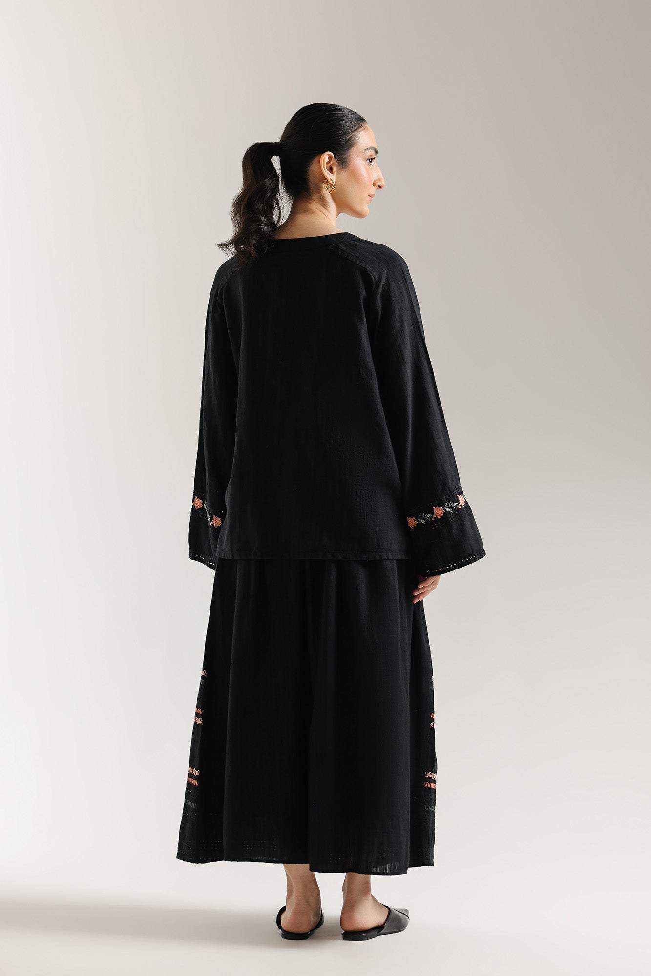 EMBROIDERED SUIT (E0643/106/902)