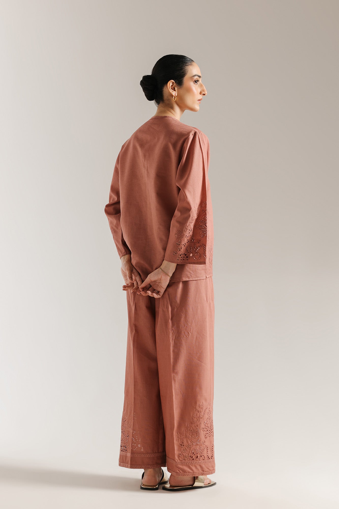 EMBROIDERED SUIT (E0674/106/003)