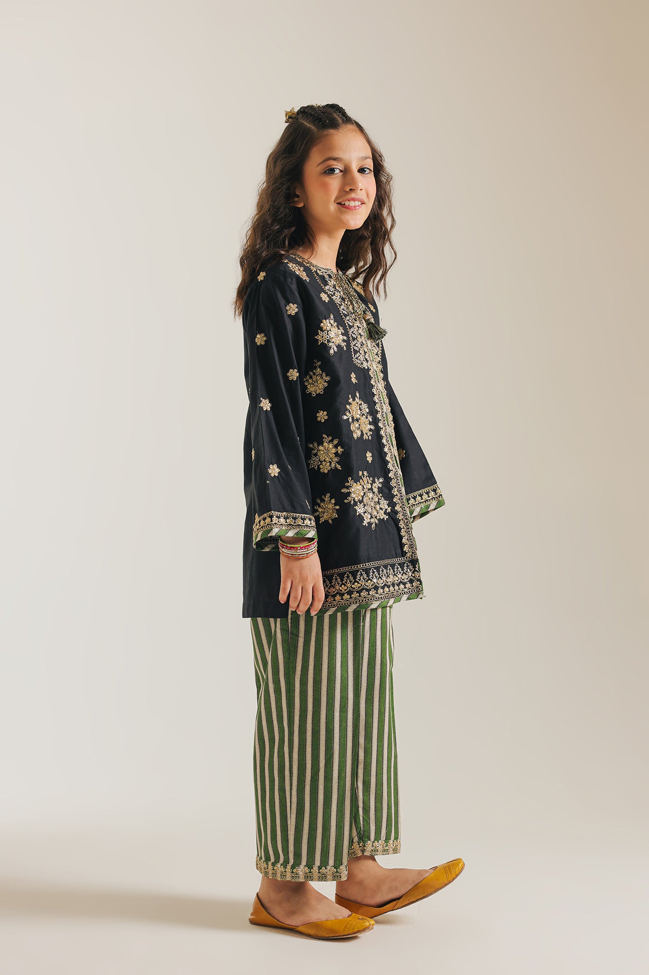 EMBROIDERED SUIT (E0685/404/902 E0685/304/902)