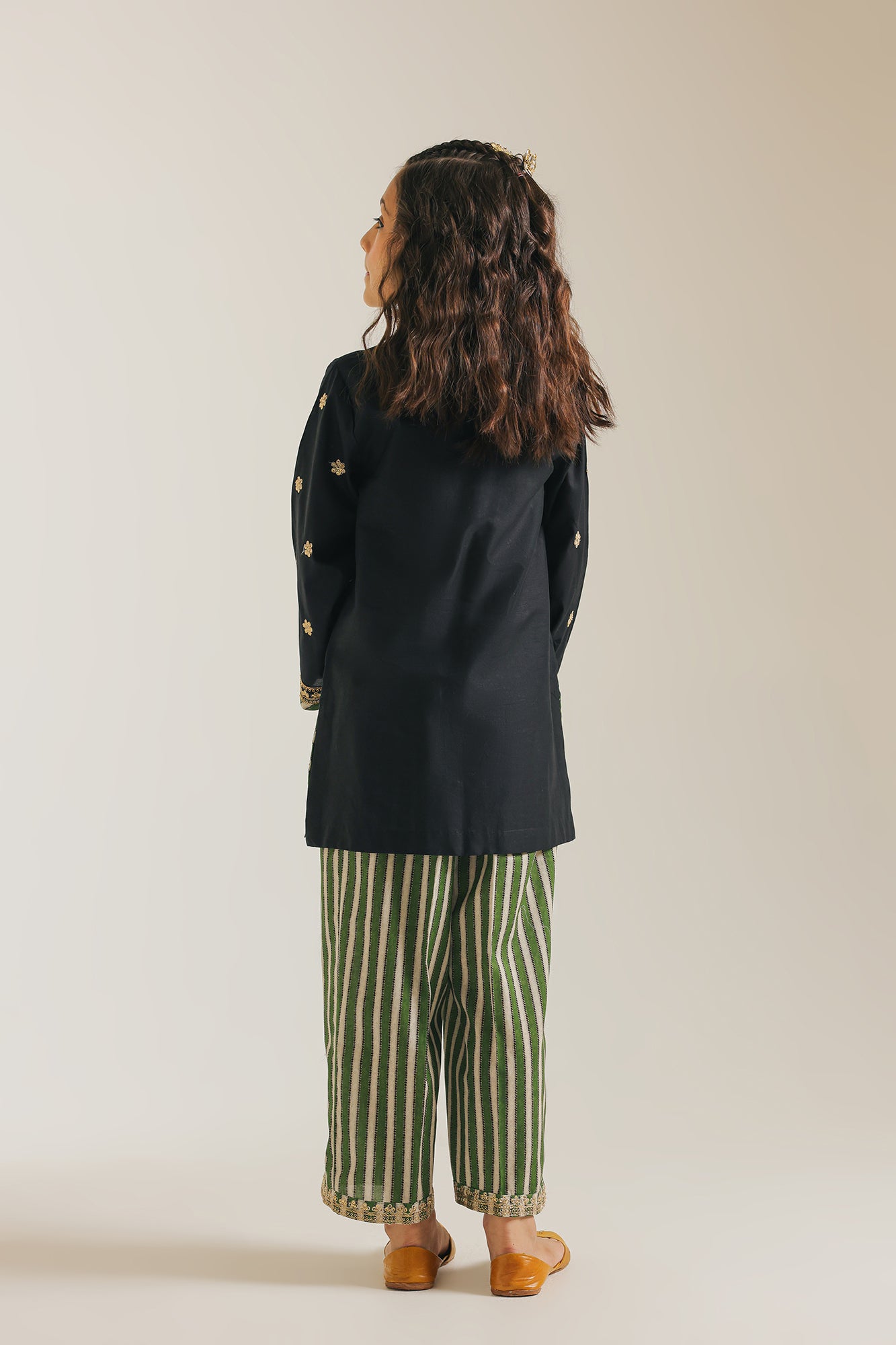 EMBROIDERED SUIT (E0685/404/902 E0685/304/902)