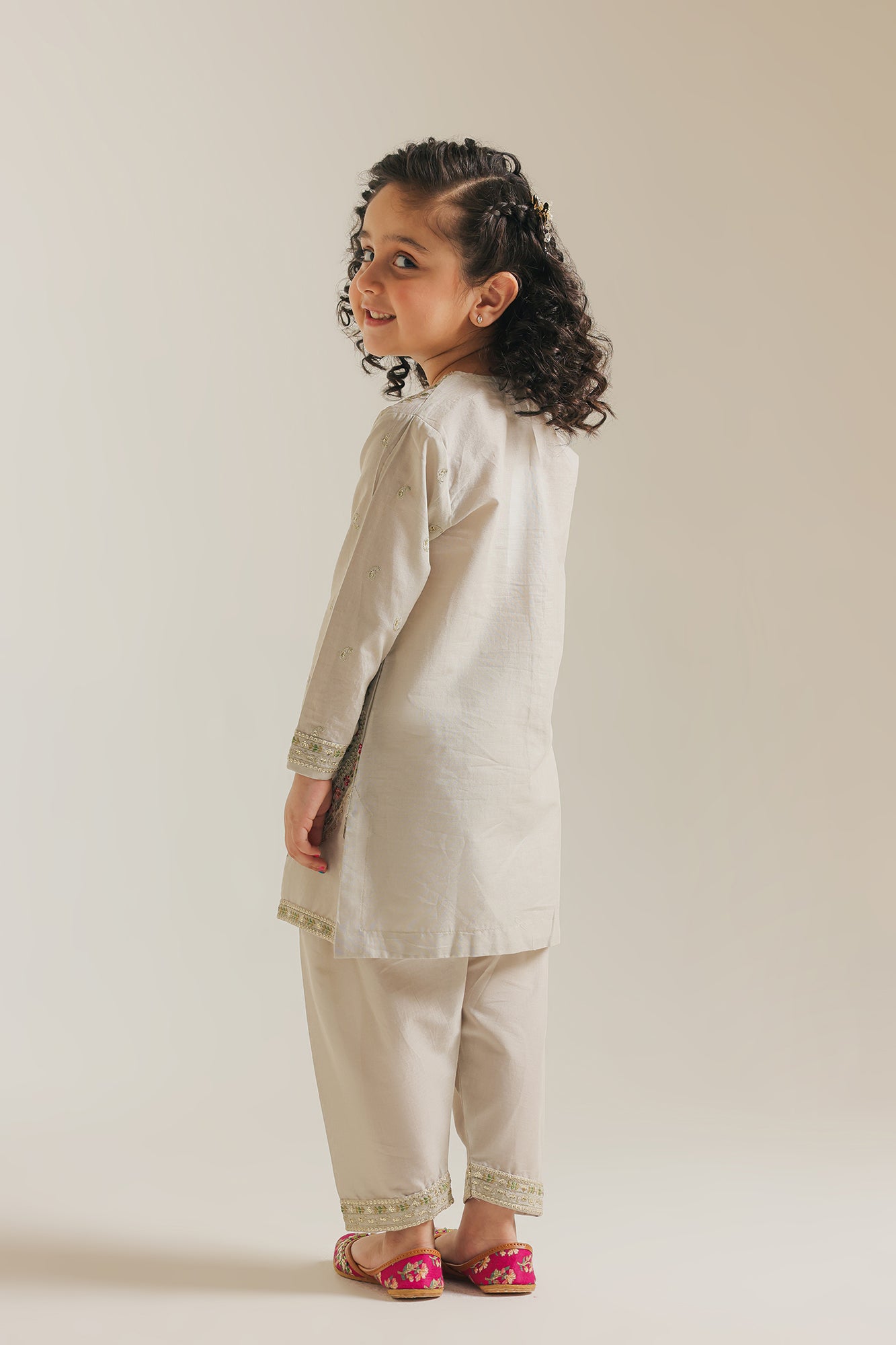 EMBROIDERED SUIT (E0696/404/817 E0696/304/817)