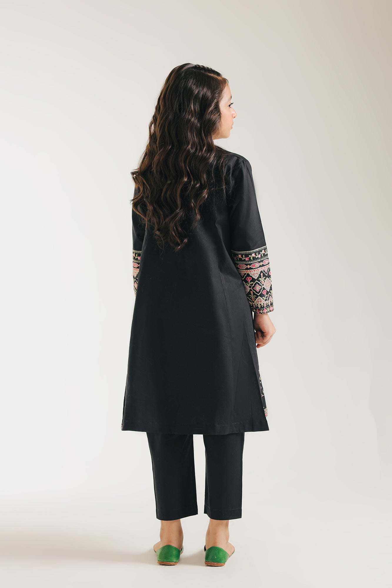 EMBROIDERED SUIT (E0703/404/902 E0703/304/902)