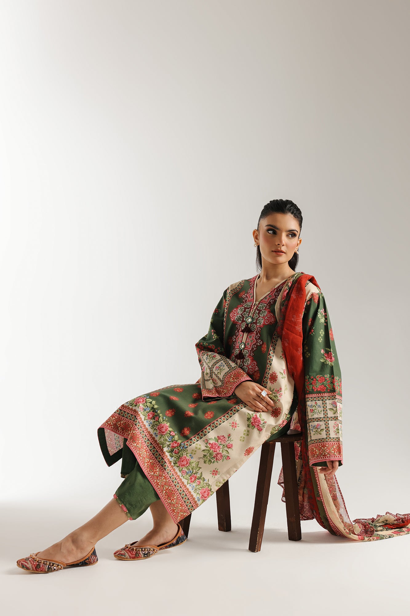 EMBROIDERED SUIT (E0714/203/122)