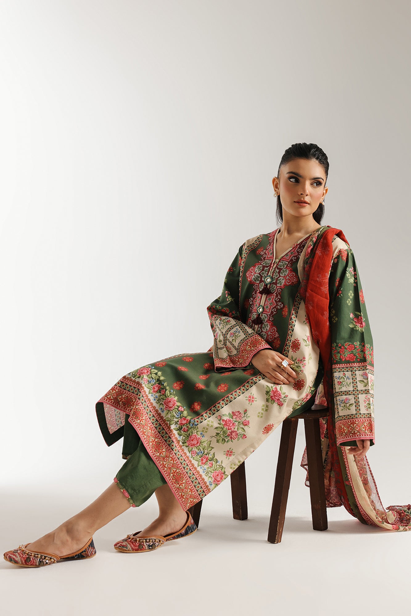 EMBROIDERED SUIT (E0714/203/122)