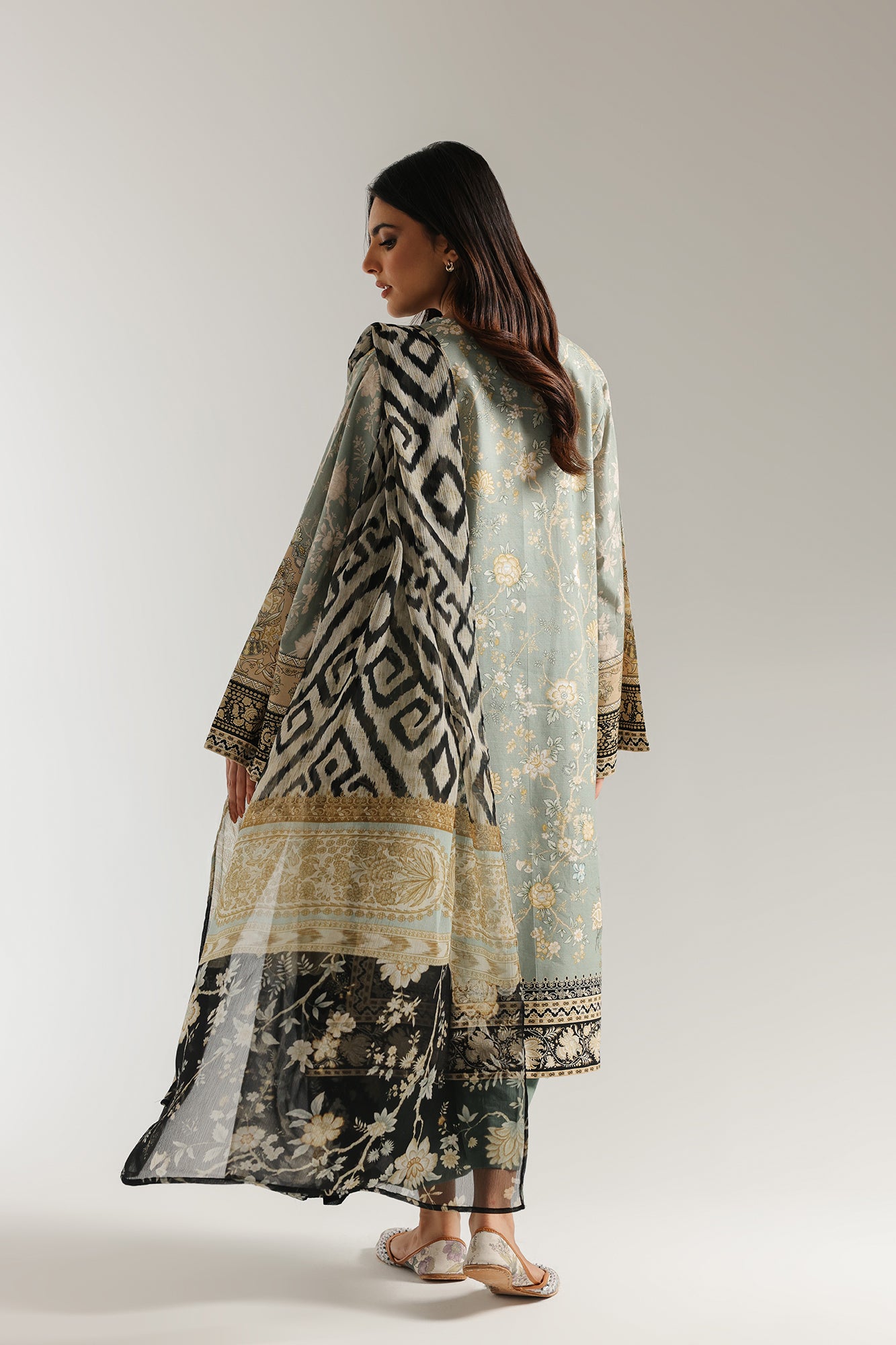 EMBROIDERED SUIT (E0723/203/130)